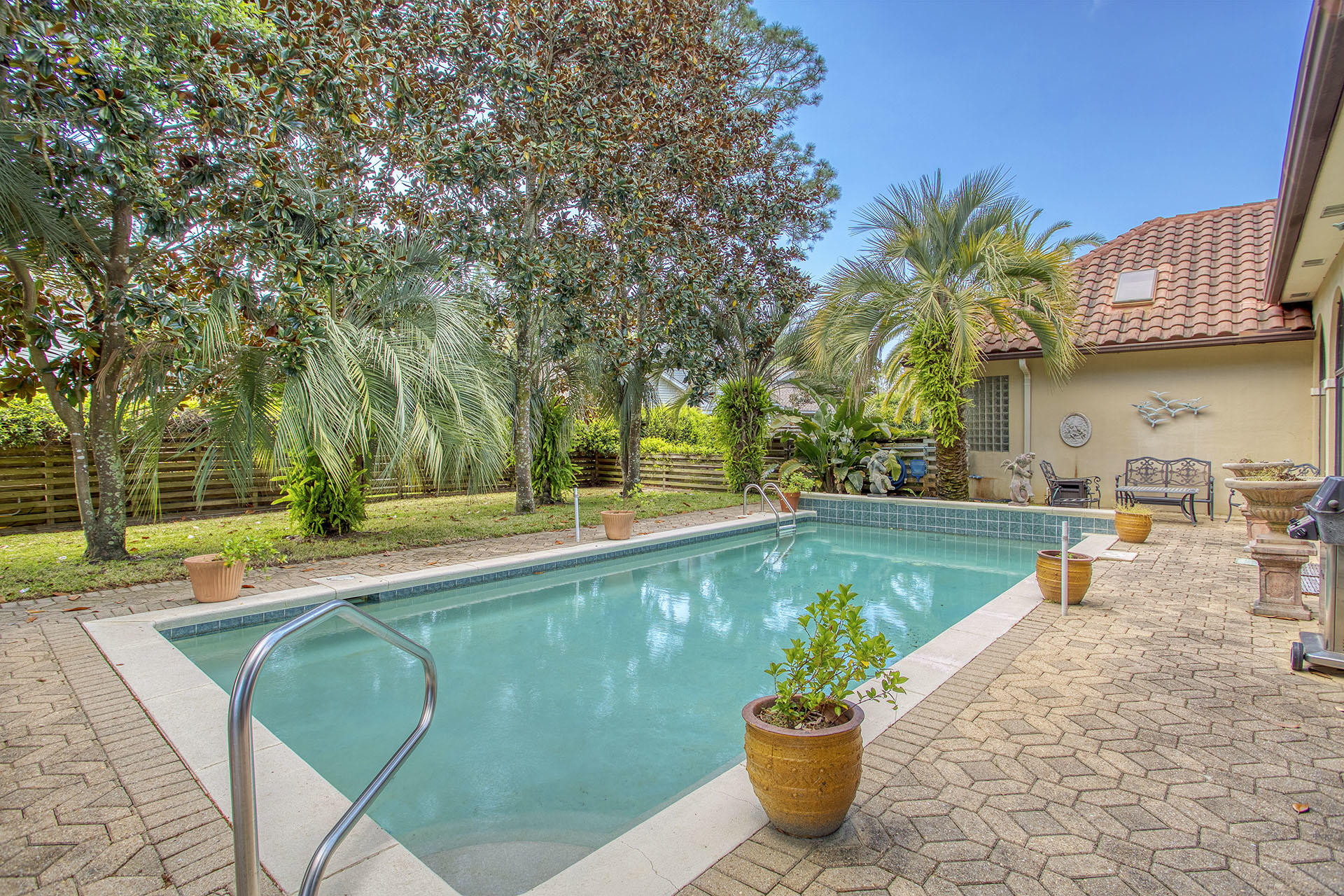 BAYTOWNE AVE EAST - Residential