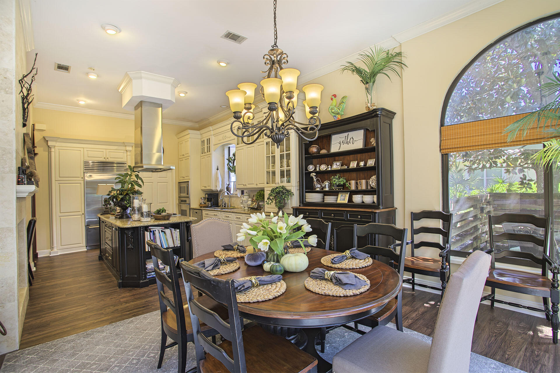 BAYTOWNE AVE EAST - Residential