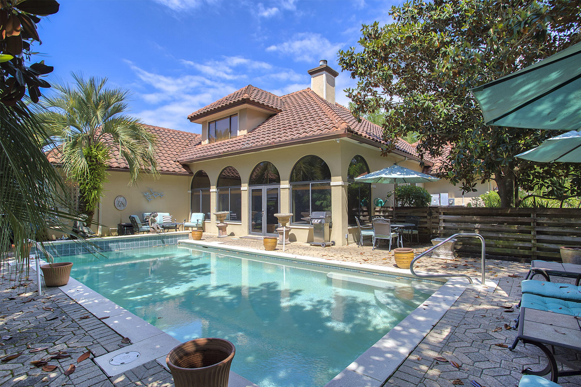 BAYTOWNE AVE EAST - Residential