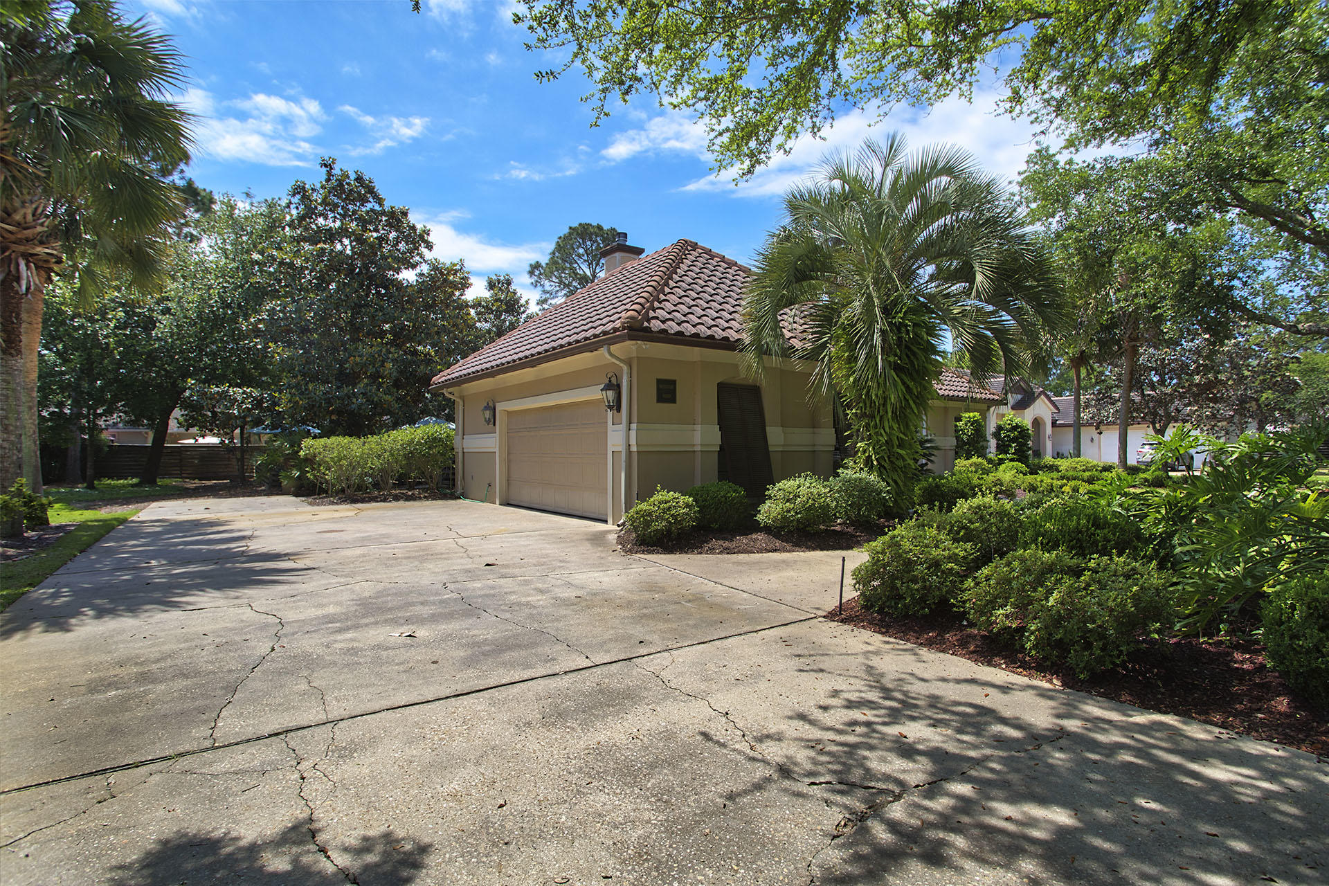 BAYTOWNE AVE EAST - Residential