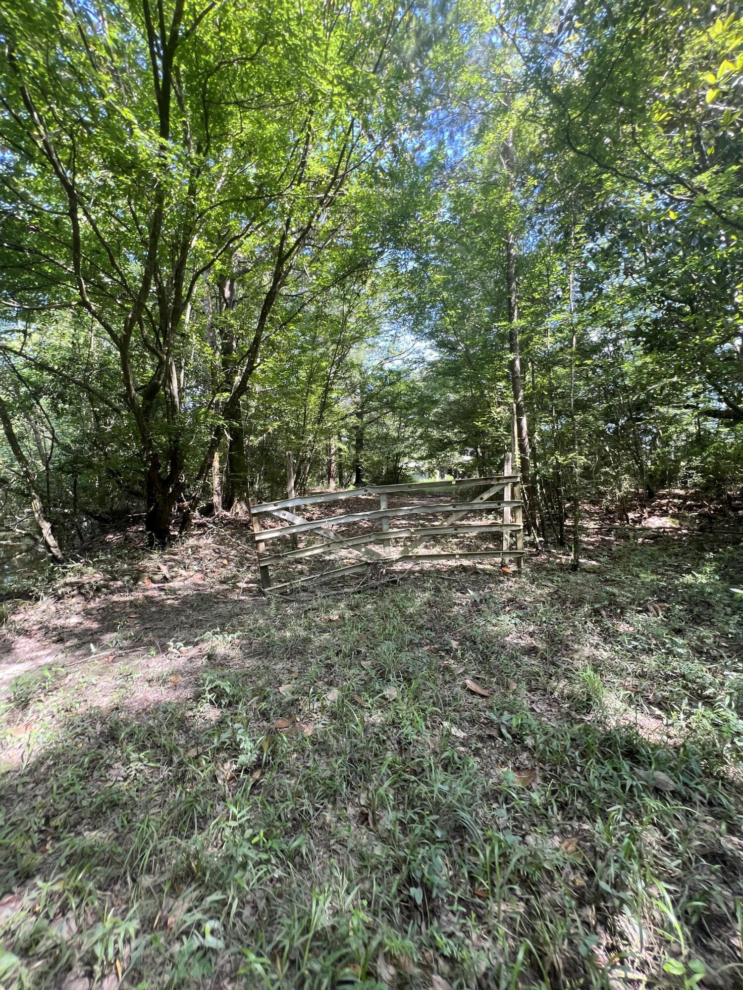 NO RECORDED SUBDIVISION - Land