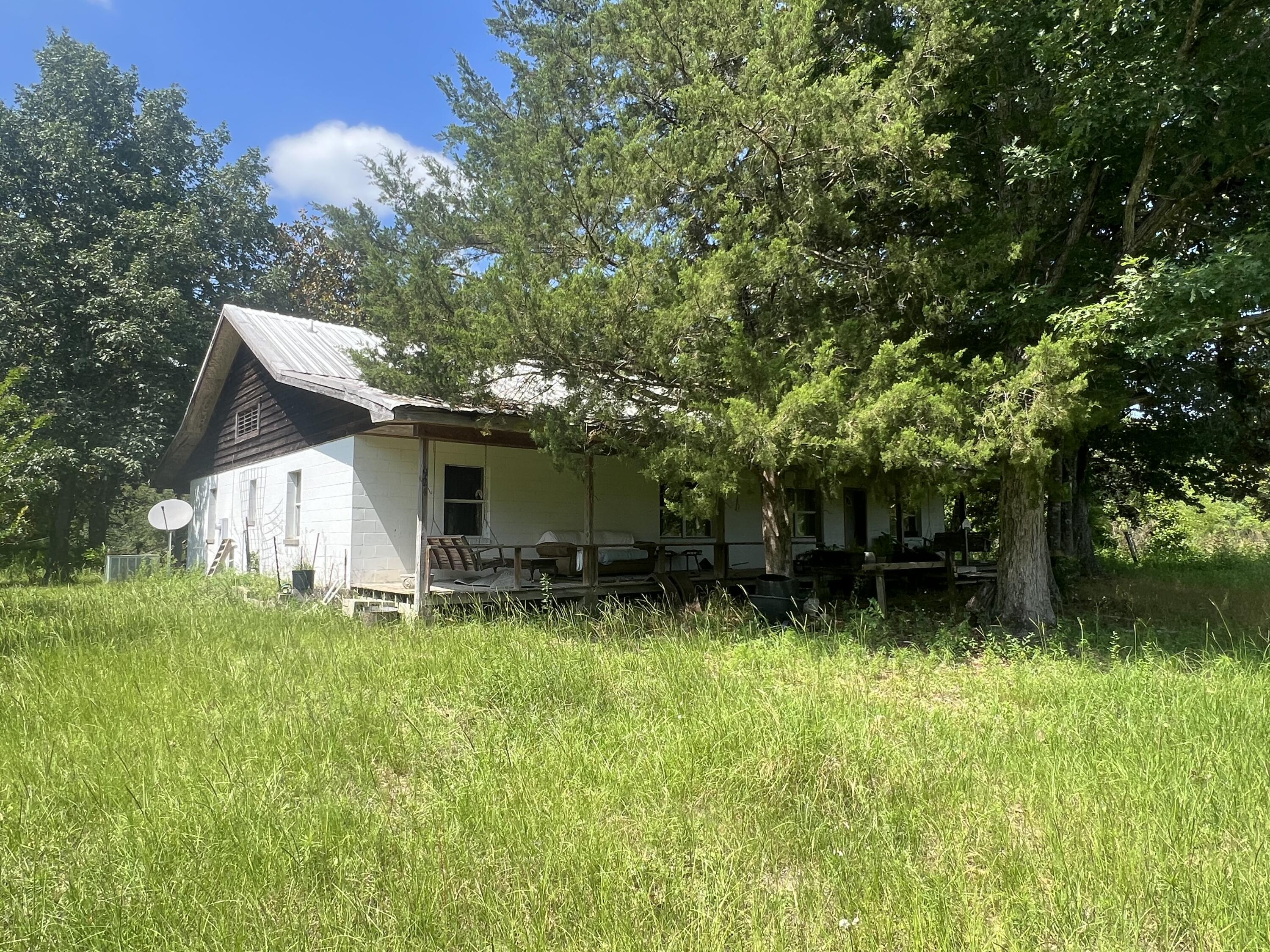 NO RECORDED SUBDIVISION - Land