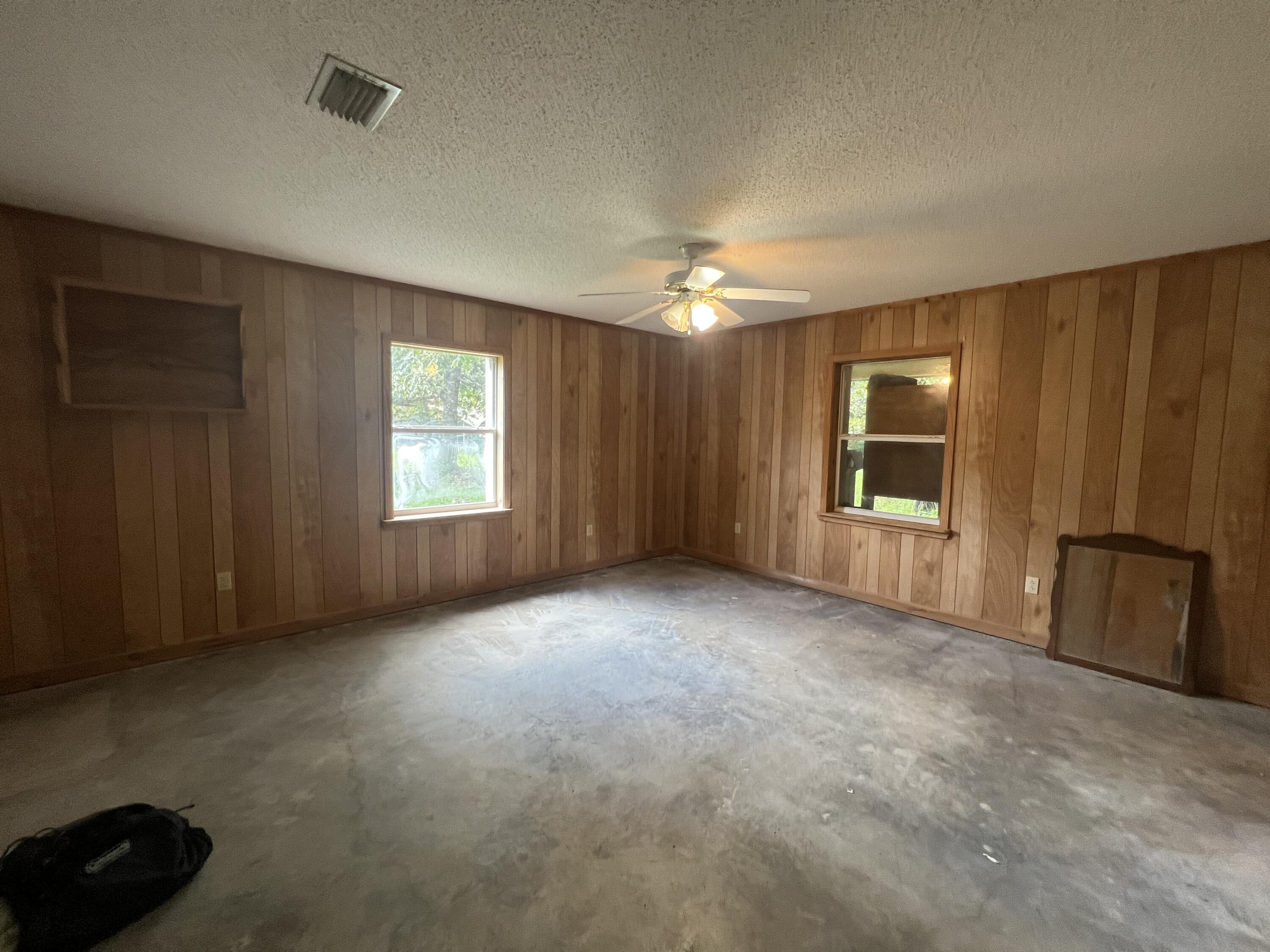 NO RECORDED SUBDIVISION - Land