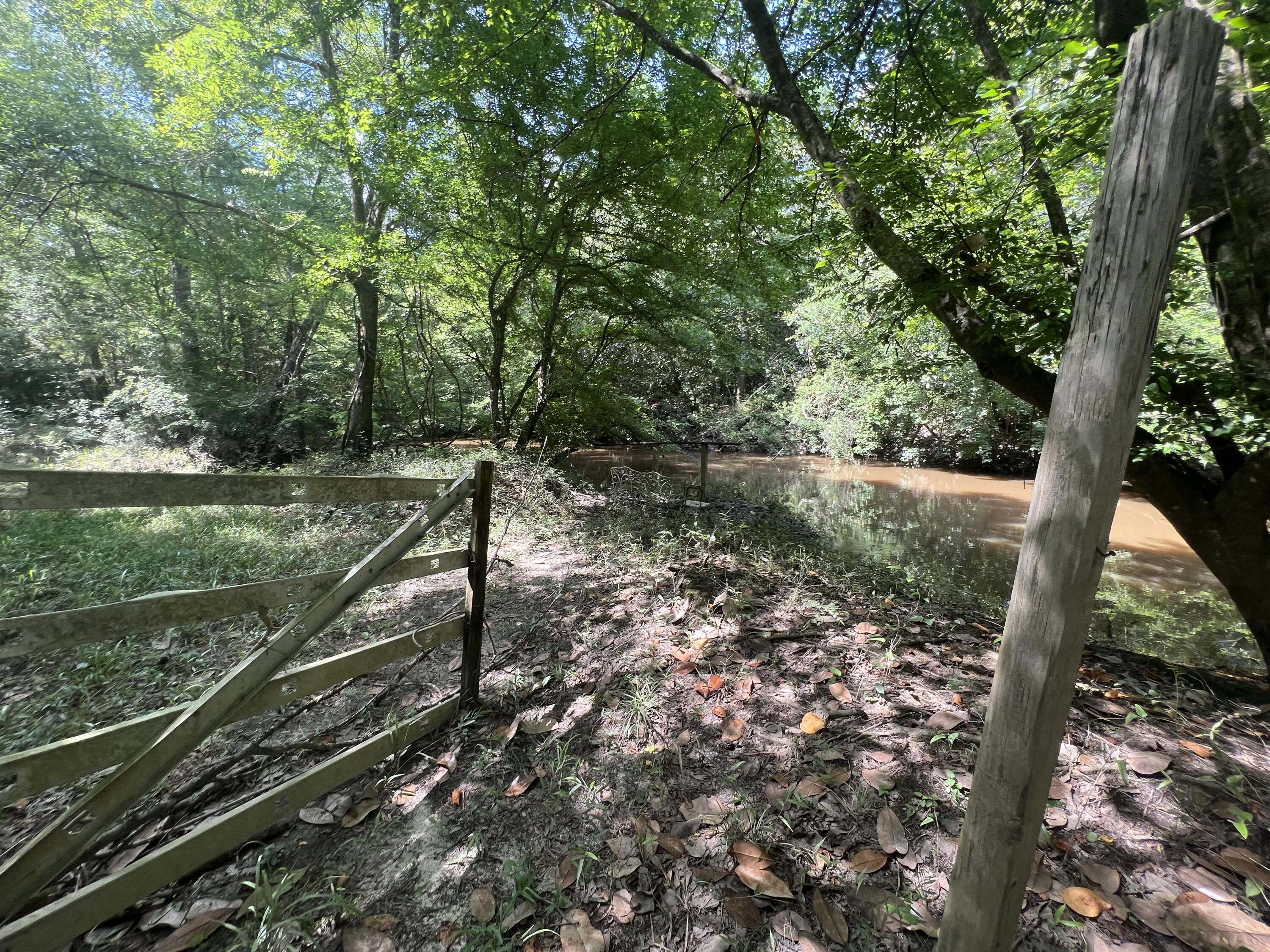NO RECORDED SUBDIVISION - Land