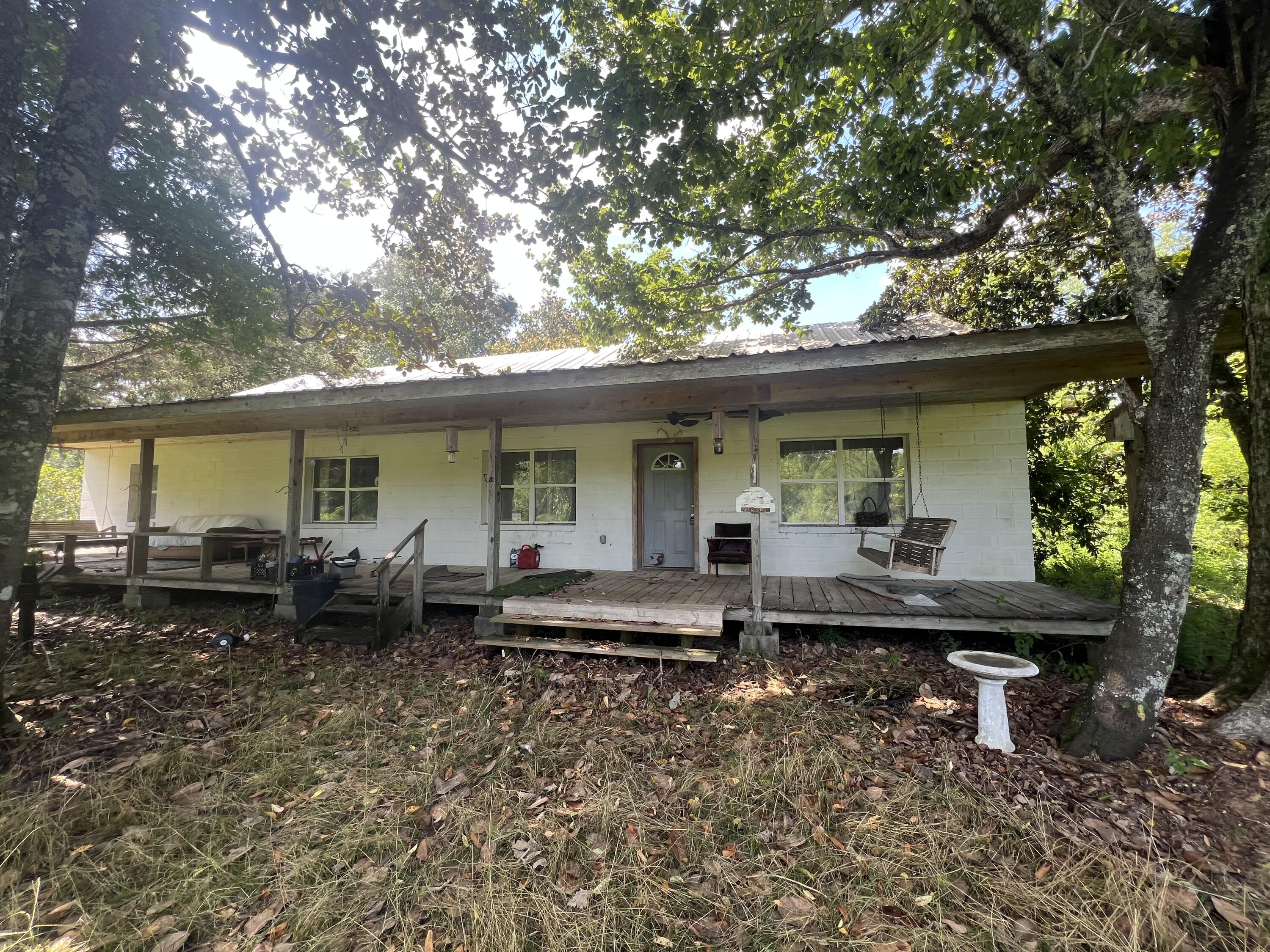 NO RECORDED SUBDIVISION - Land