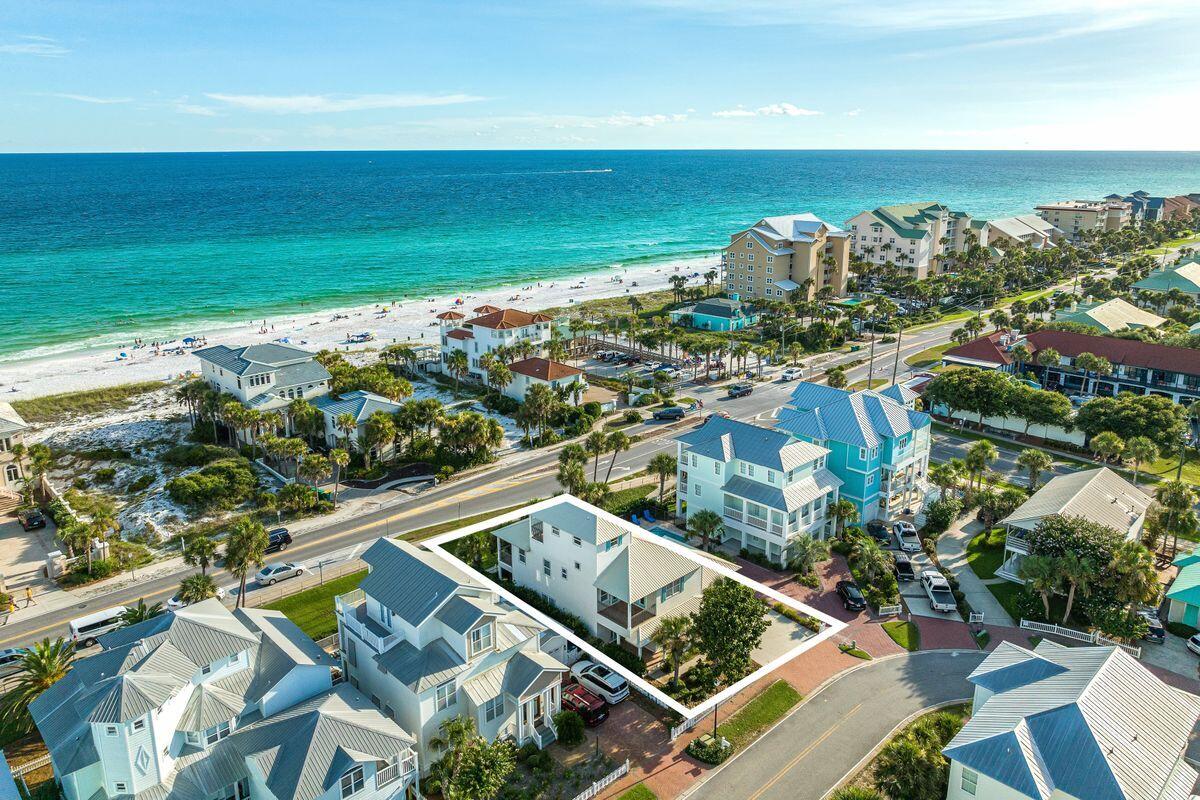CRYSTAL SHORES - Residential