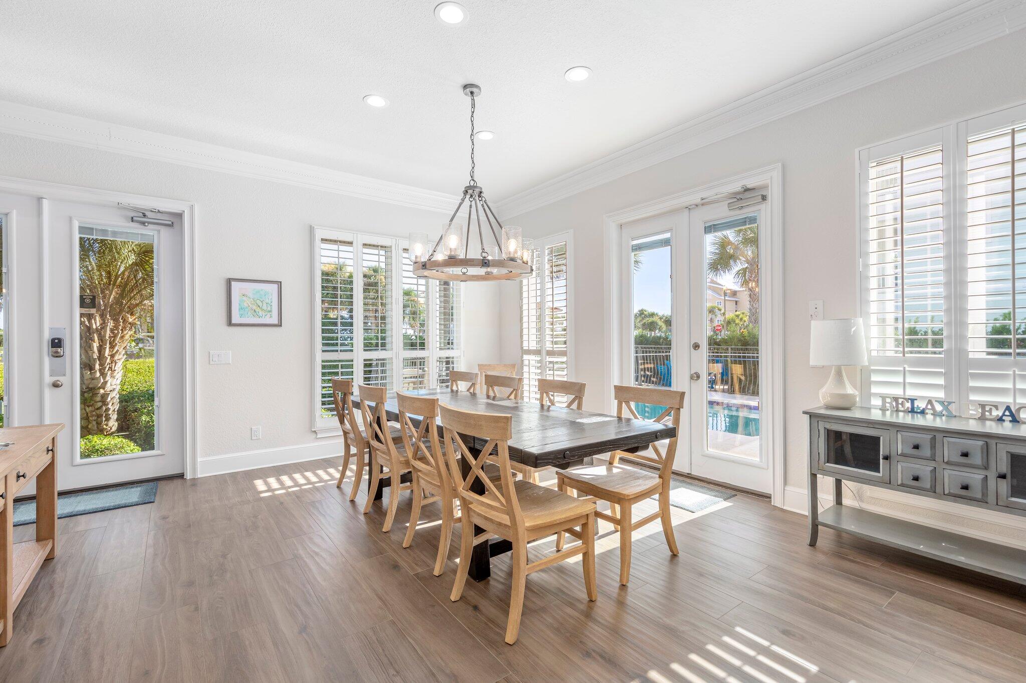 CRYSTAL SHORES - Residential