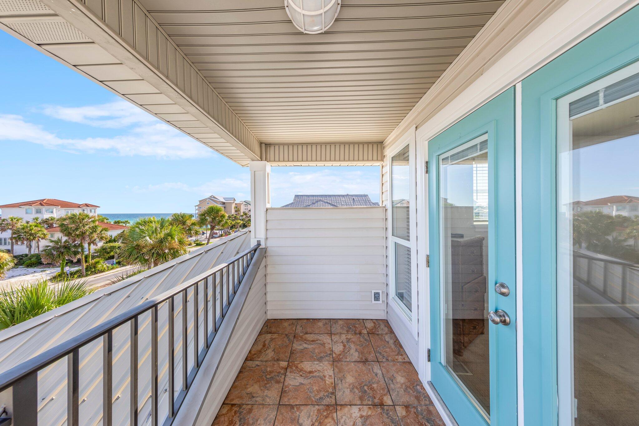 CRYSTAL SHORES - Residential