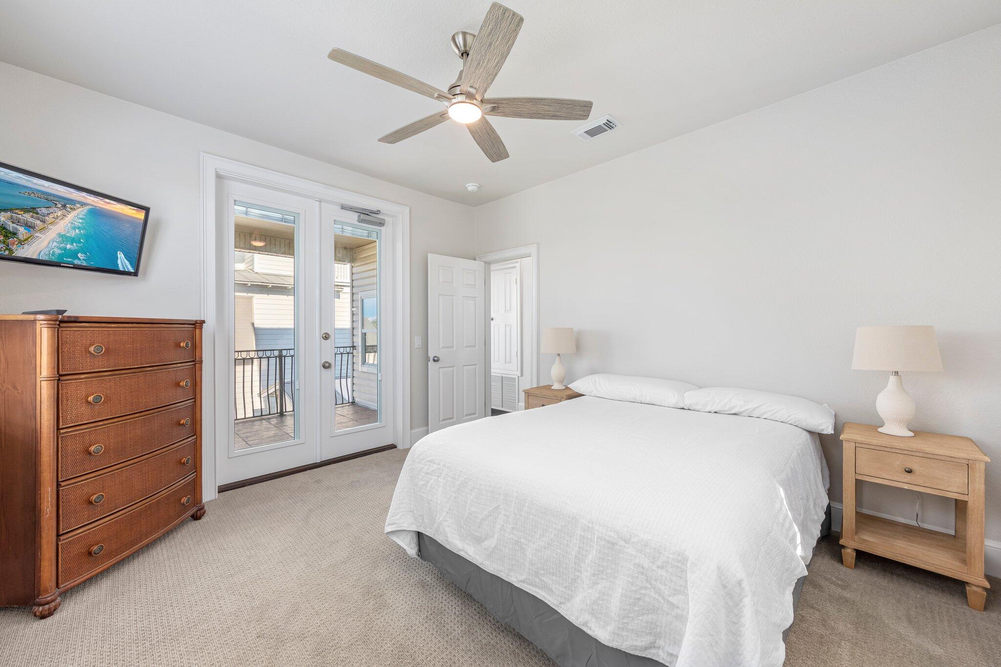 CRYSTAL SHORES - Residential