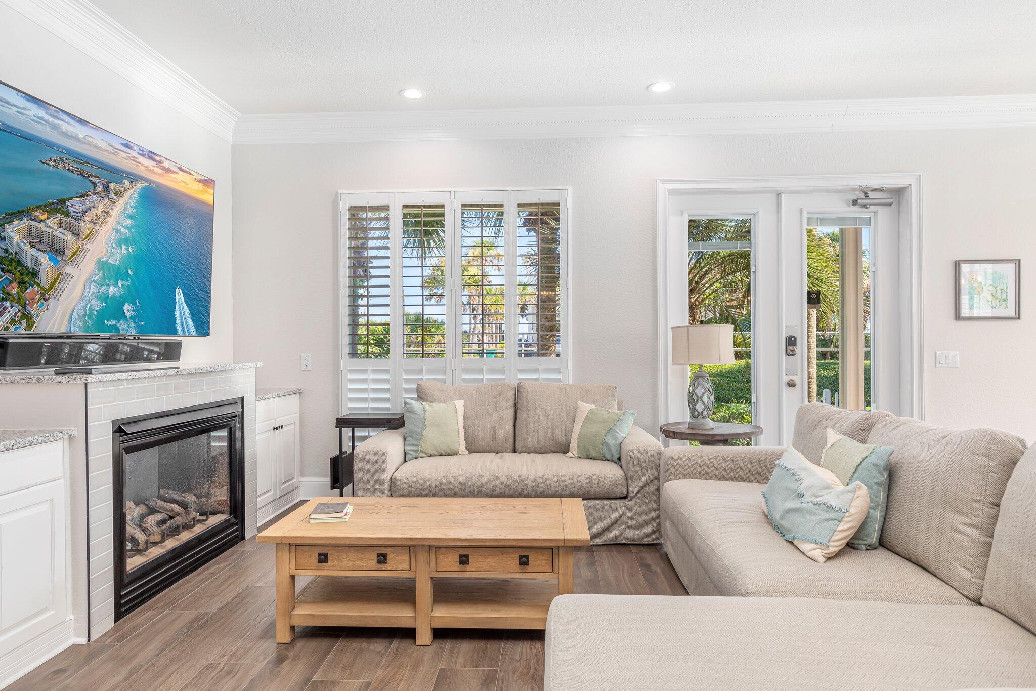 CRYSTAL SHORES - Residential