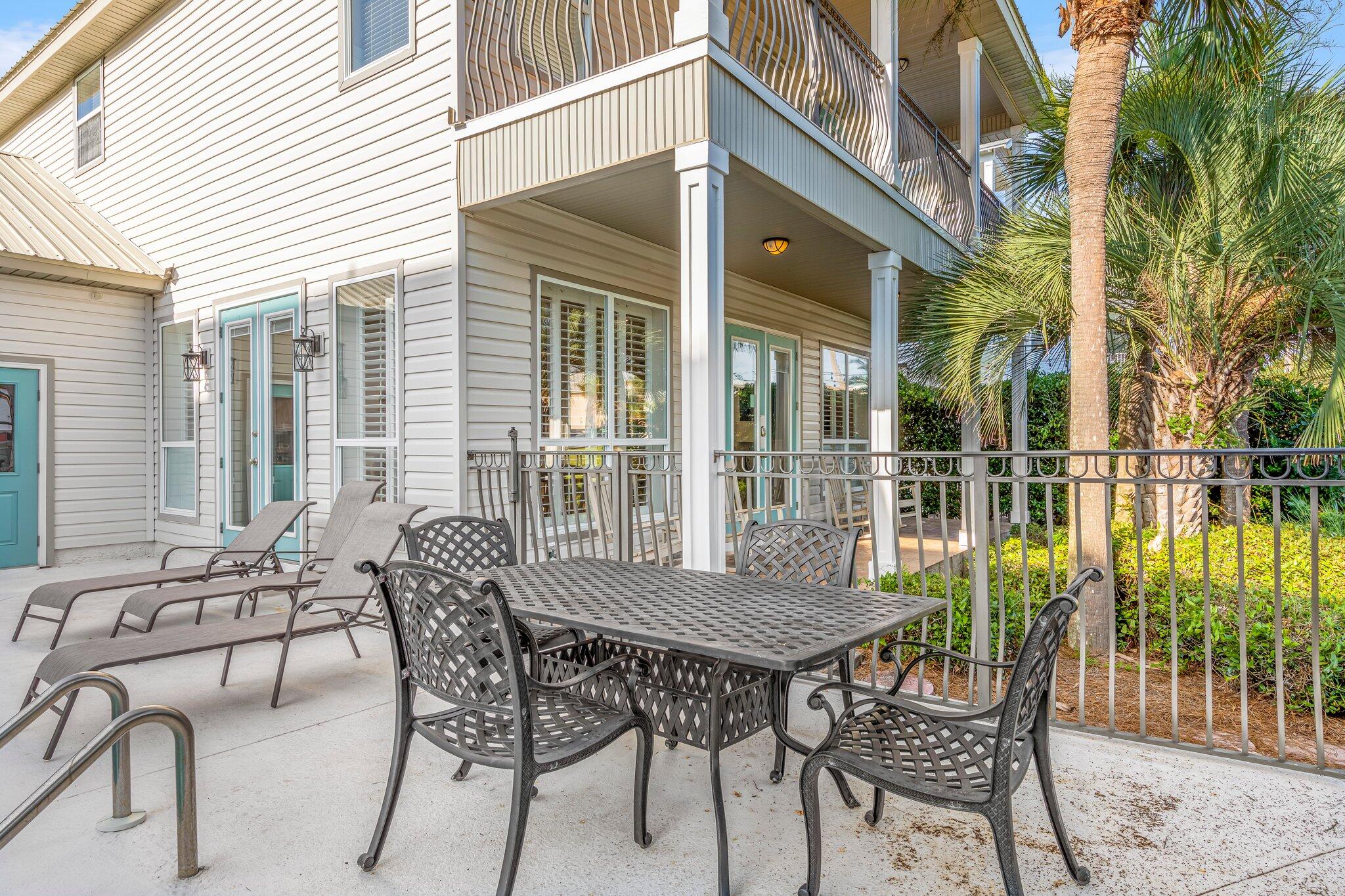 CRYSTAL SHORES - Residential