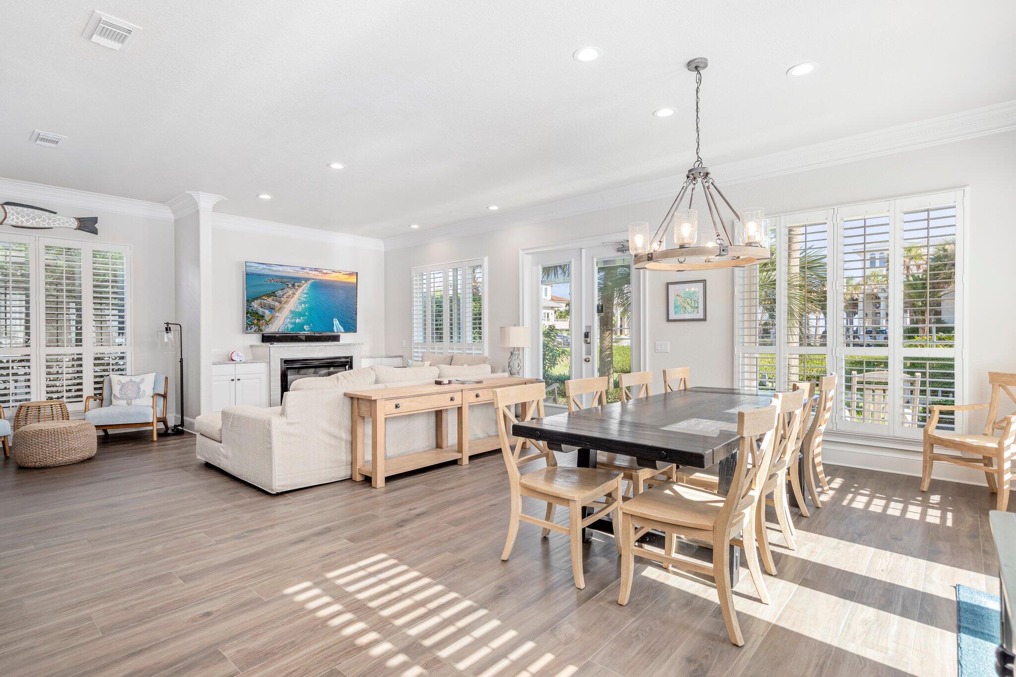 CRYSTAL SHORES - Residential