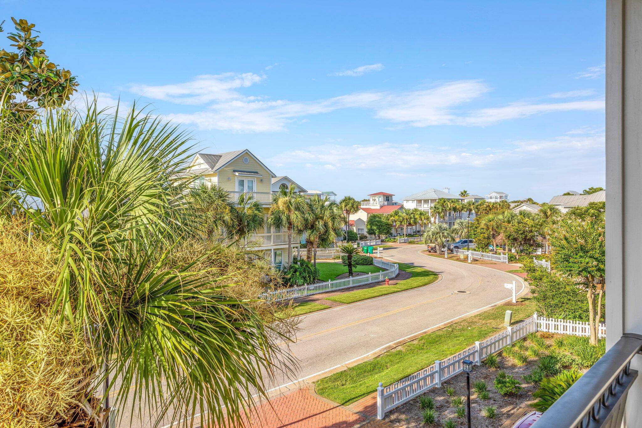 CRYSTAL SHORES - Residential