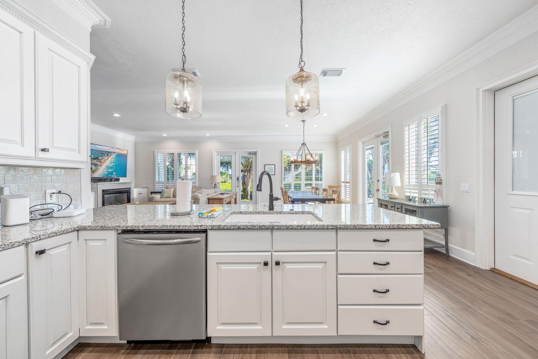 CRYSTAL SHORES - Residential