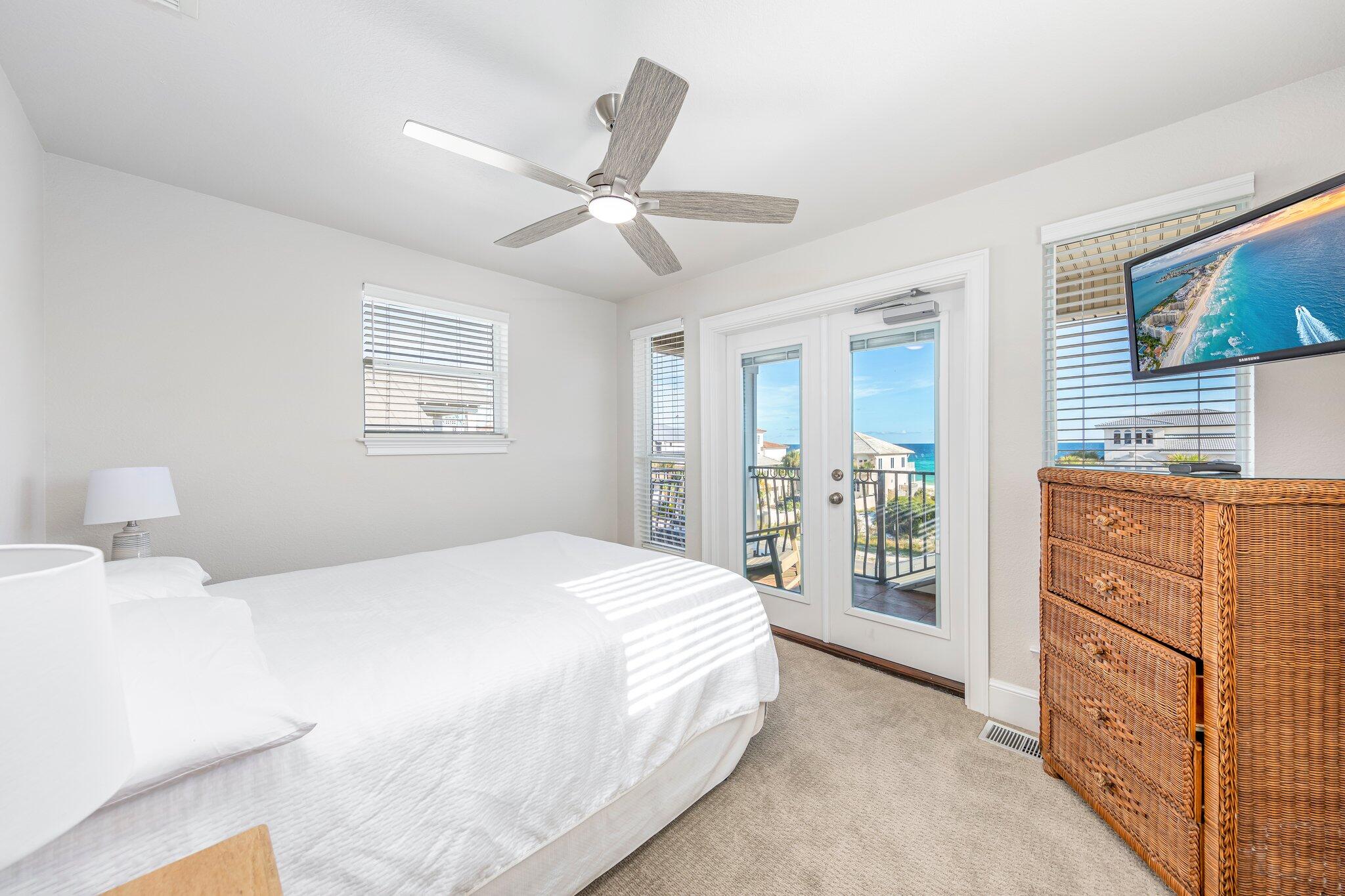 CRYSTAL SHORES - Residential