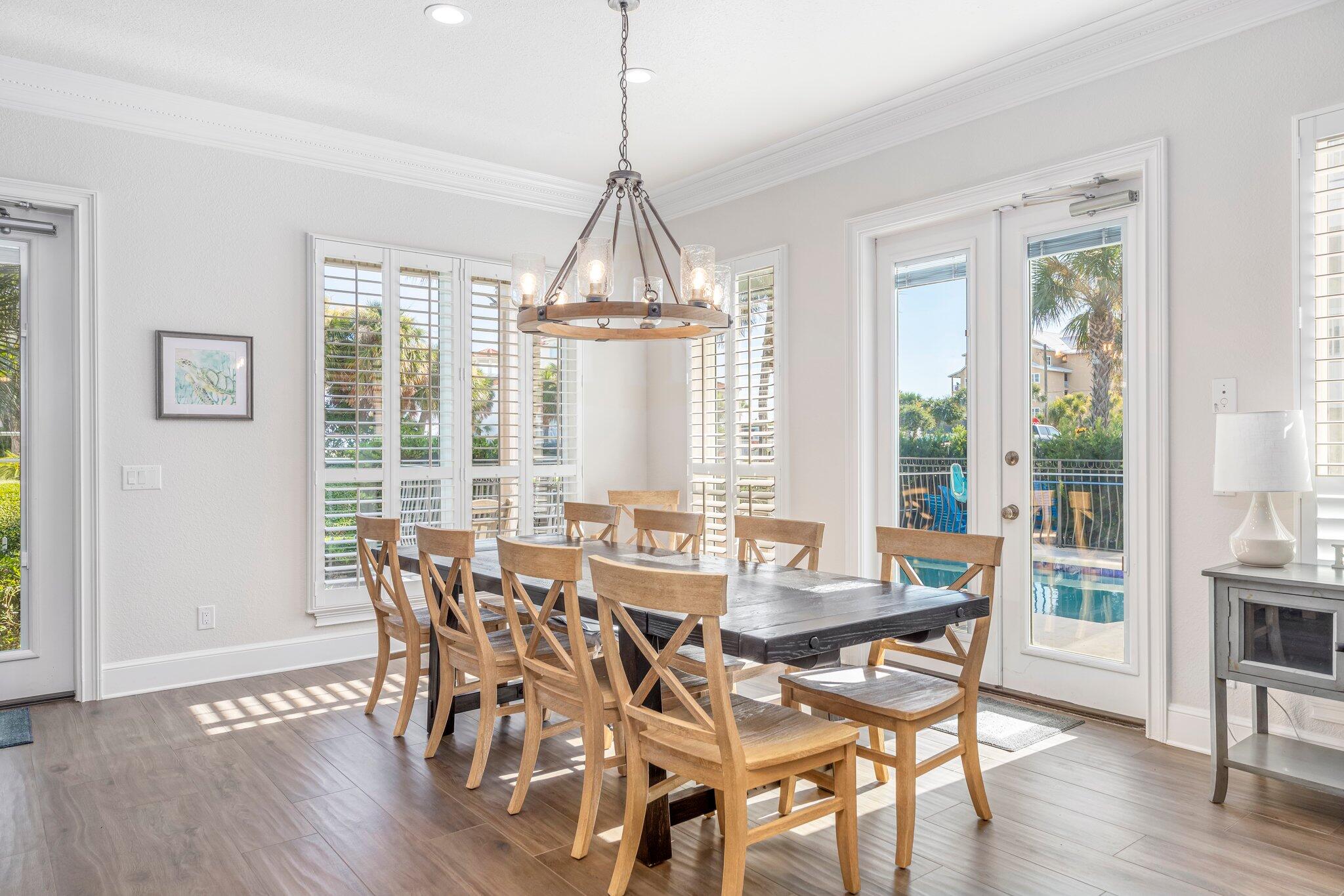 CRYSTAL SHORES - Residential