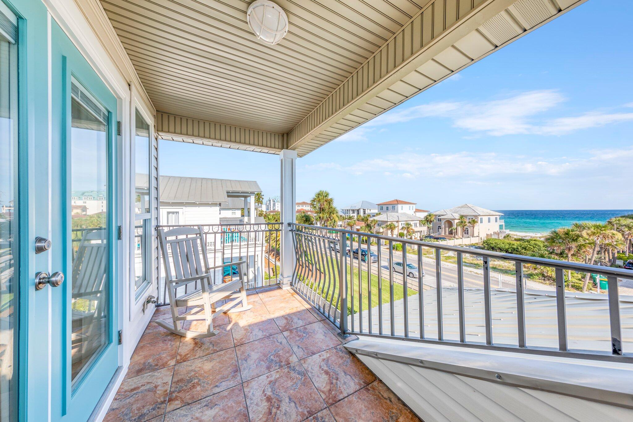CRYSTAL SHORES - Residential