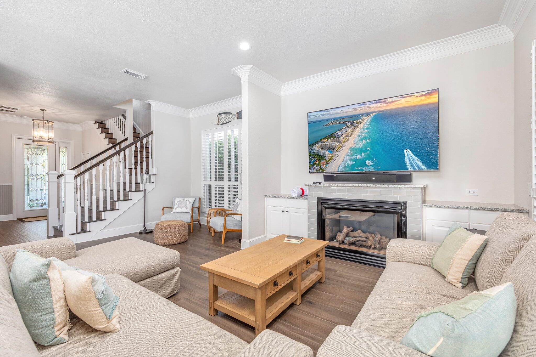 CRYSTAL SHORES - Residential