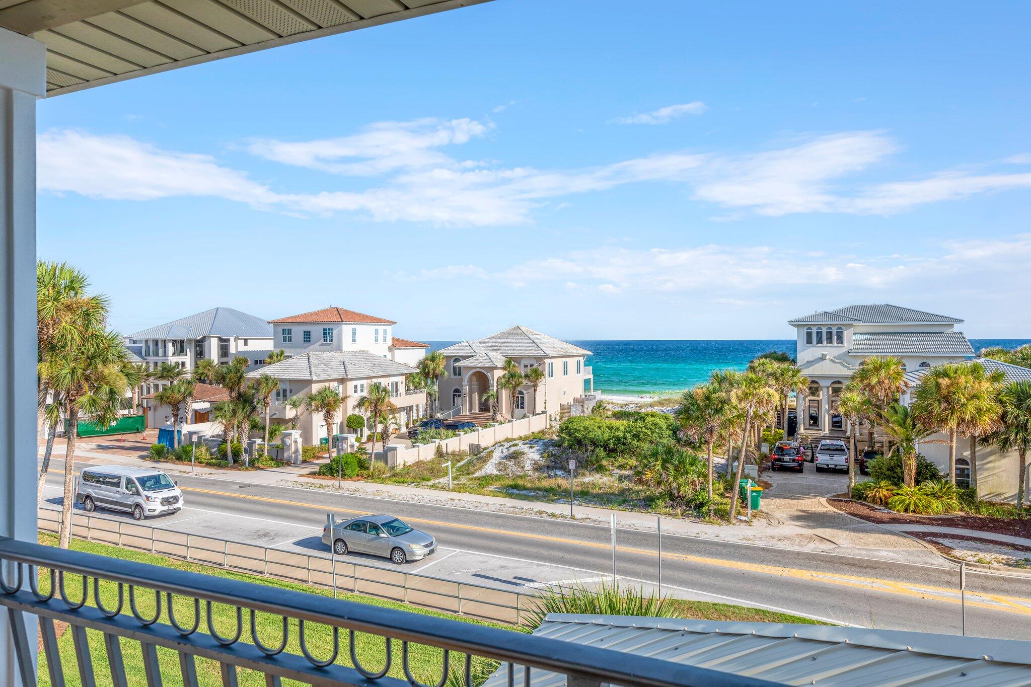 CRYSTAL SHORES - Residential