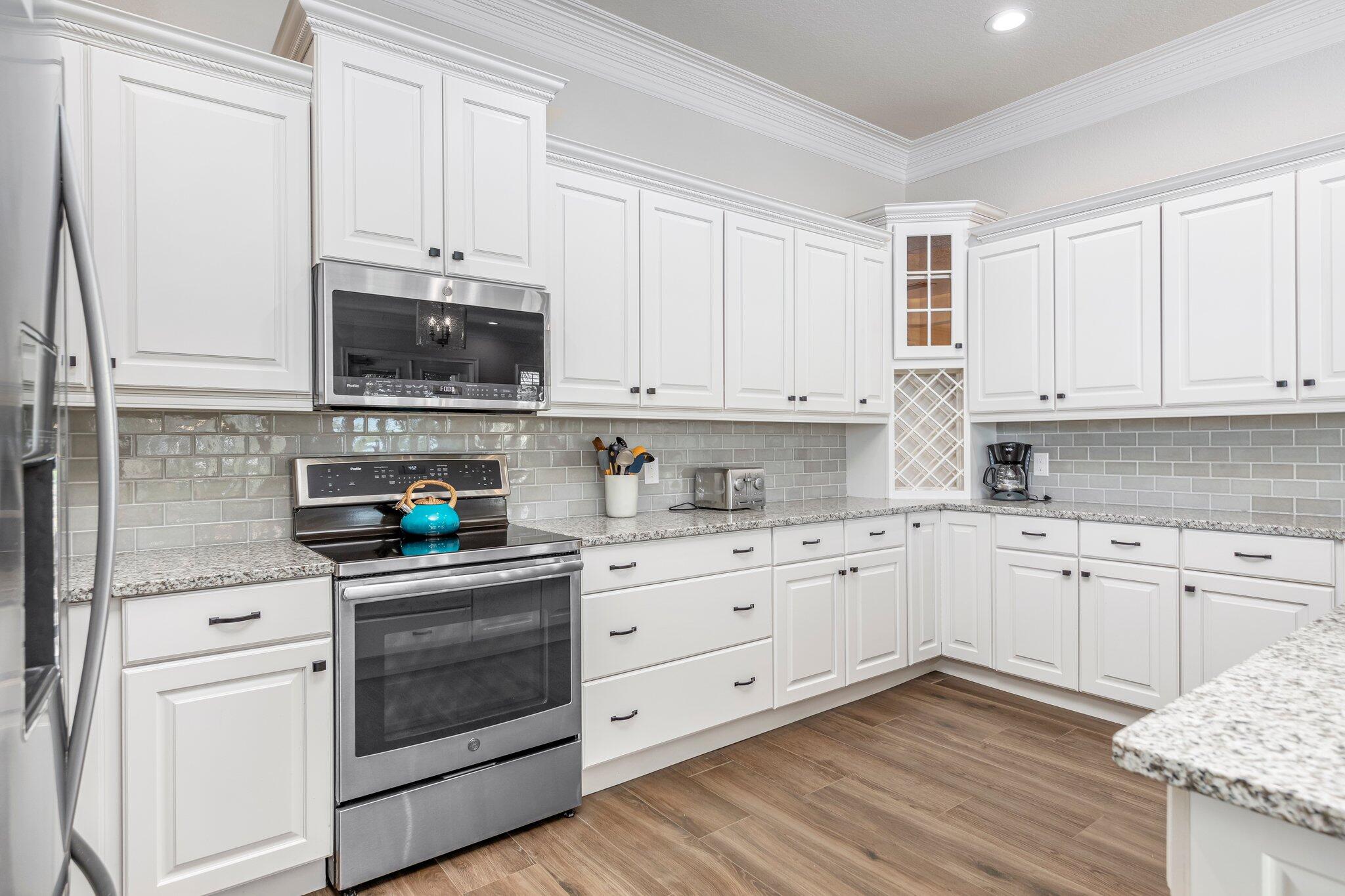 CRYSTAL SHORES - Residential