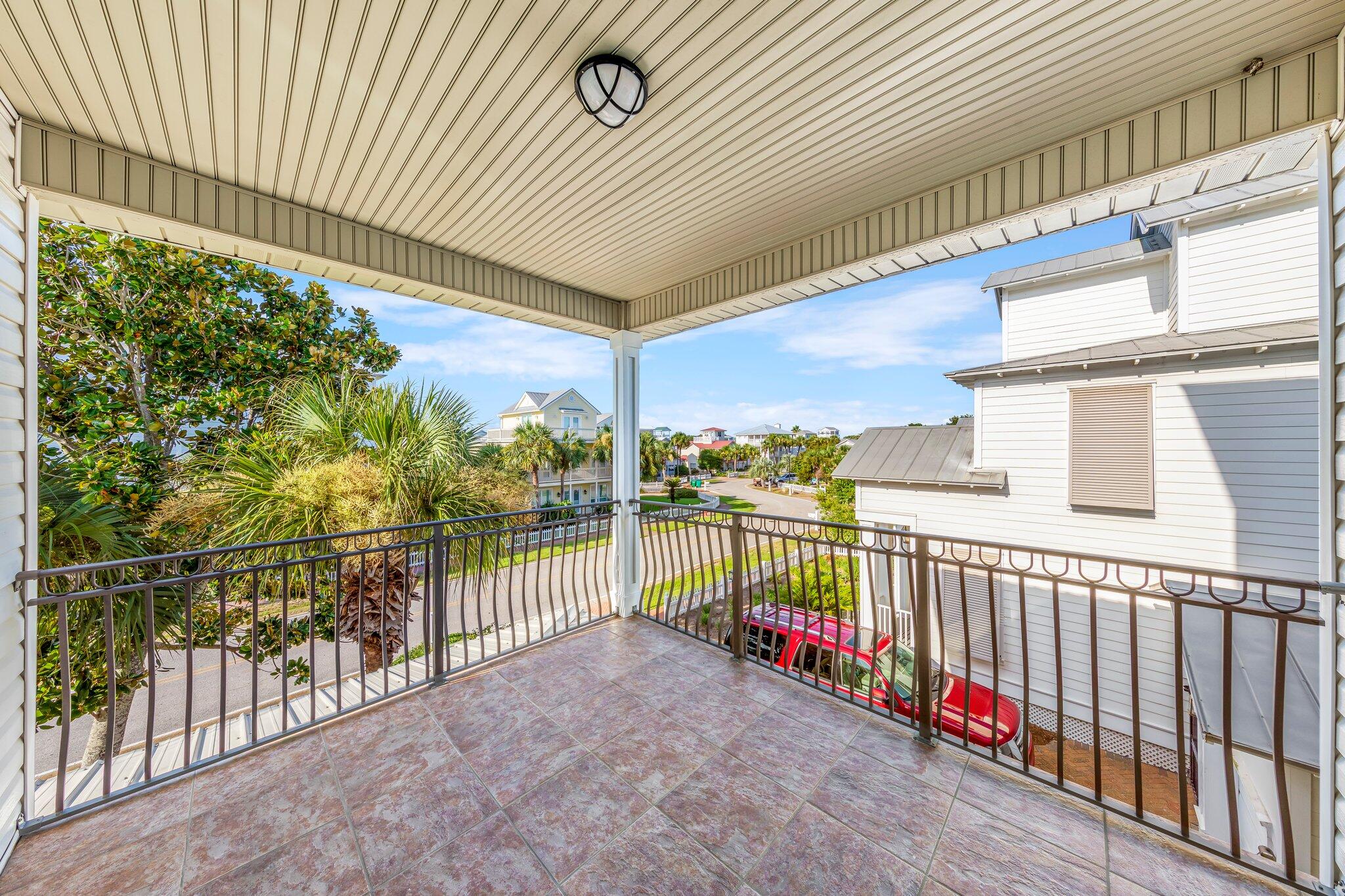 CRYSTAL SHORES - Residential