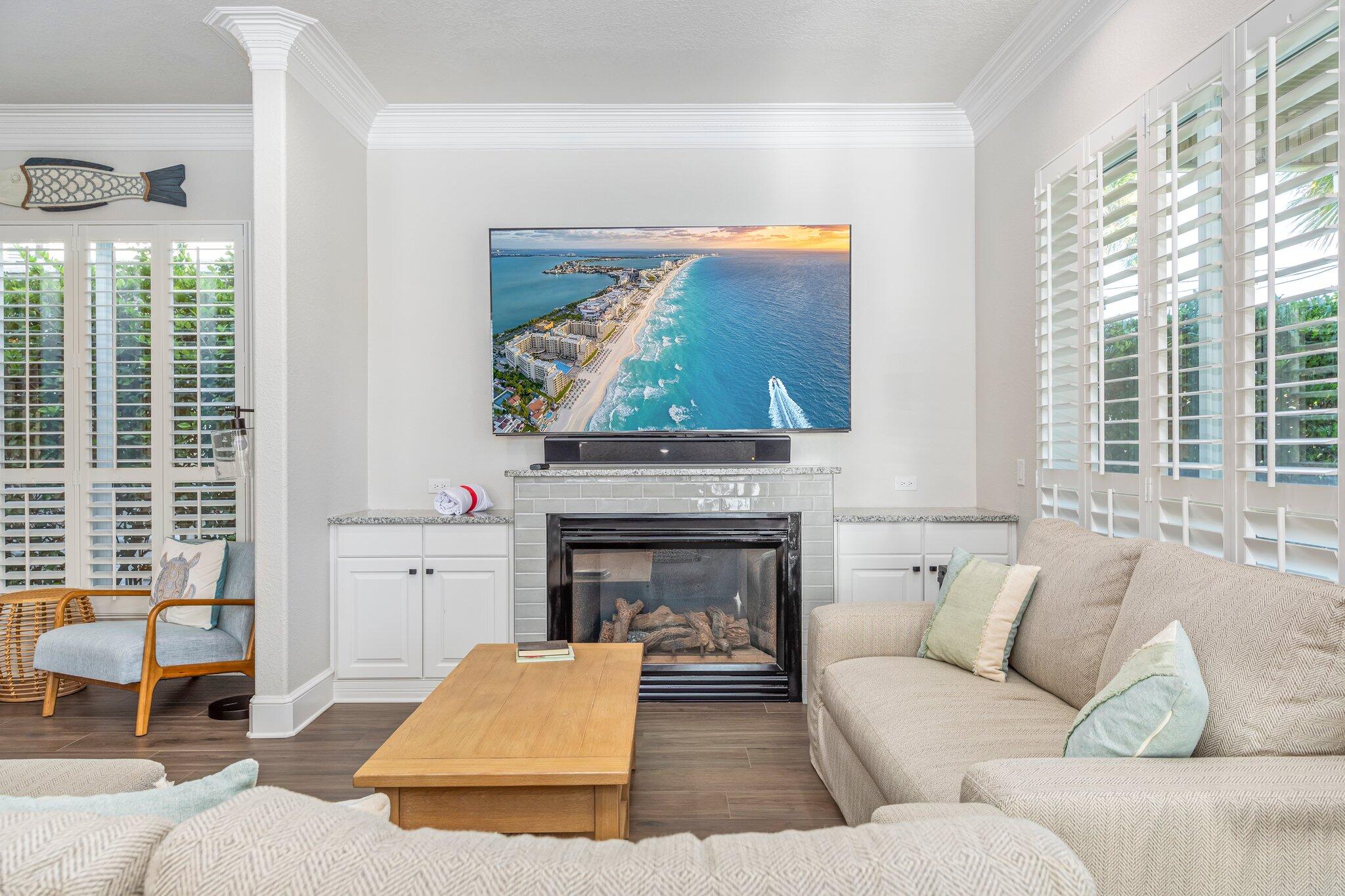 CRYSTAL SHORES - Residential