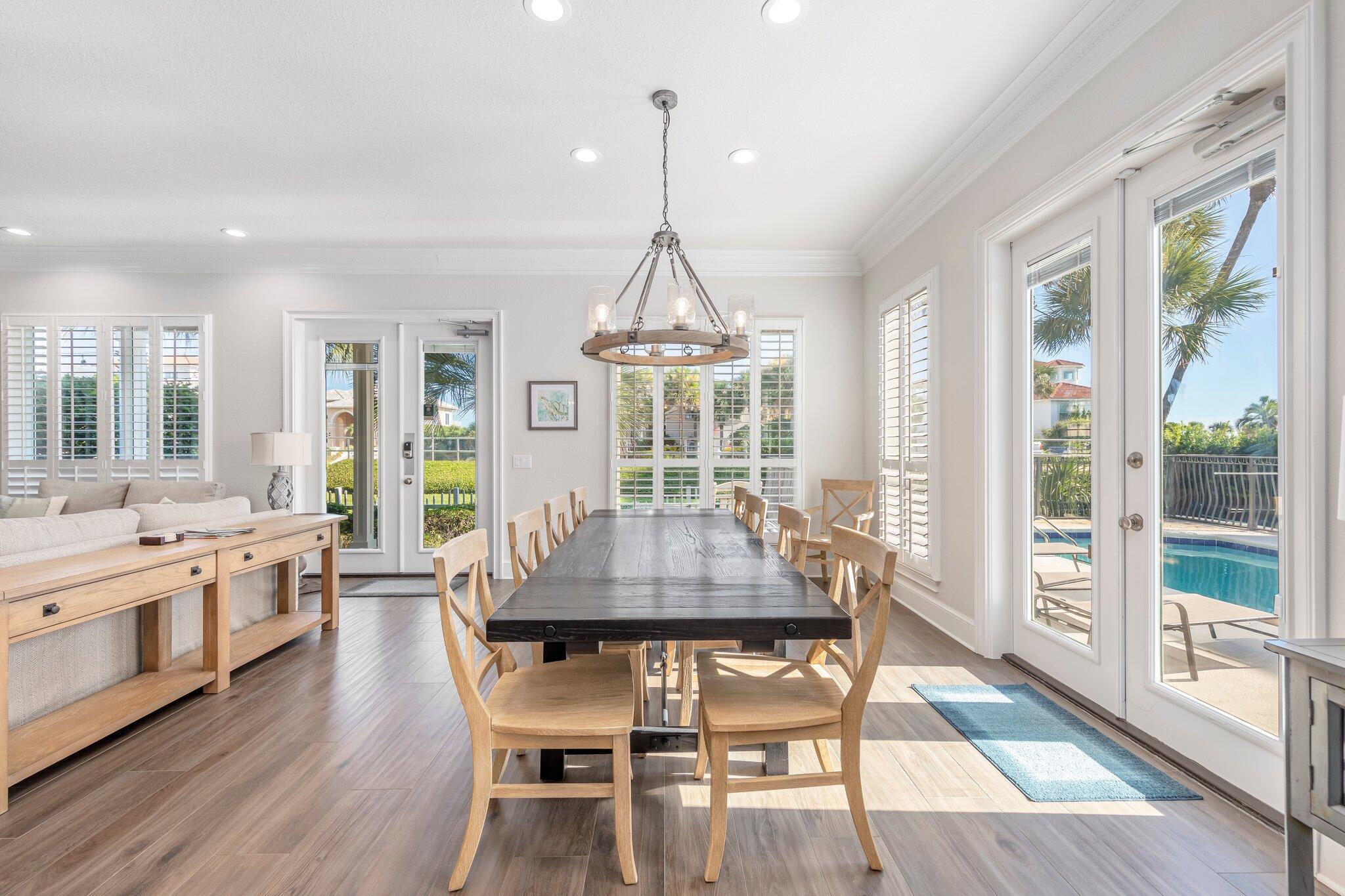 CRYSTAL SHORES - Residential