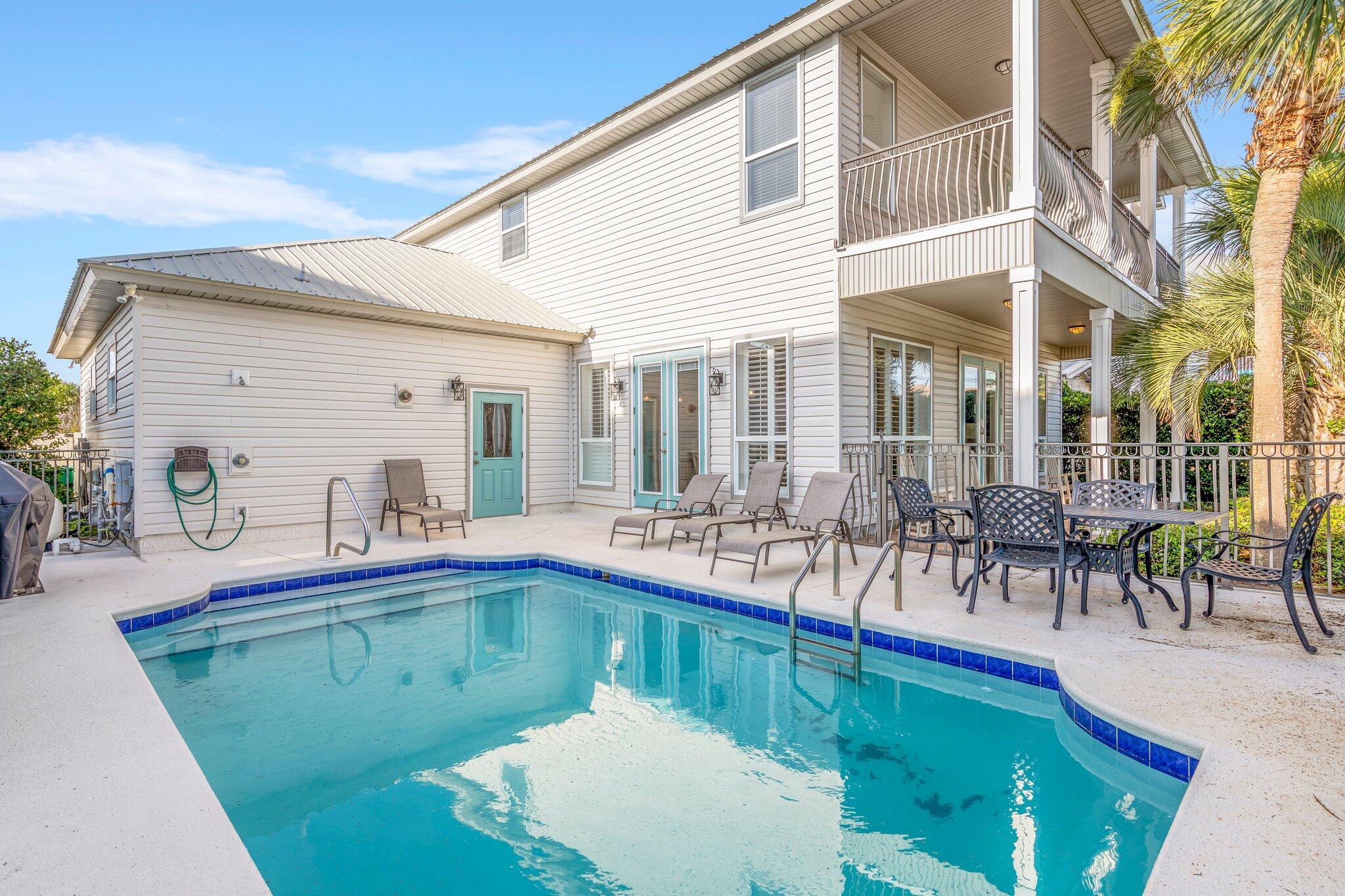CRYSTAL SHORES - Residential