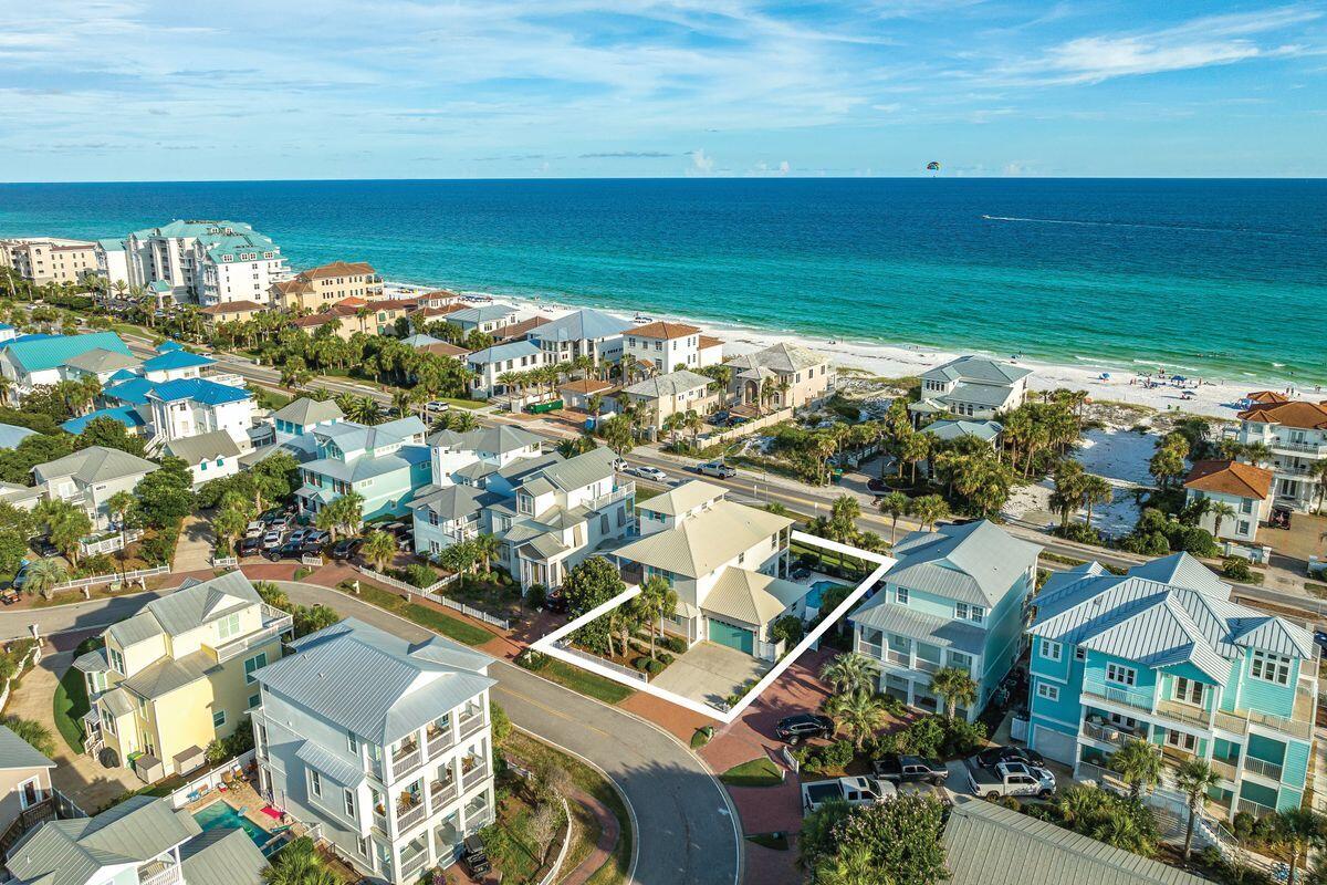CRYSTAL SHORES - Residential