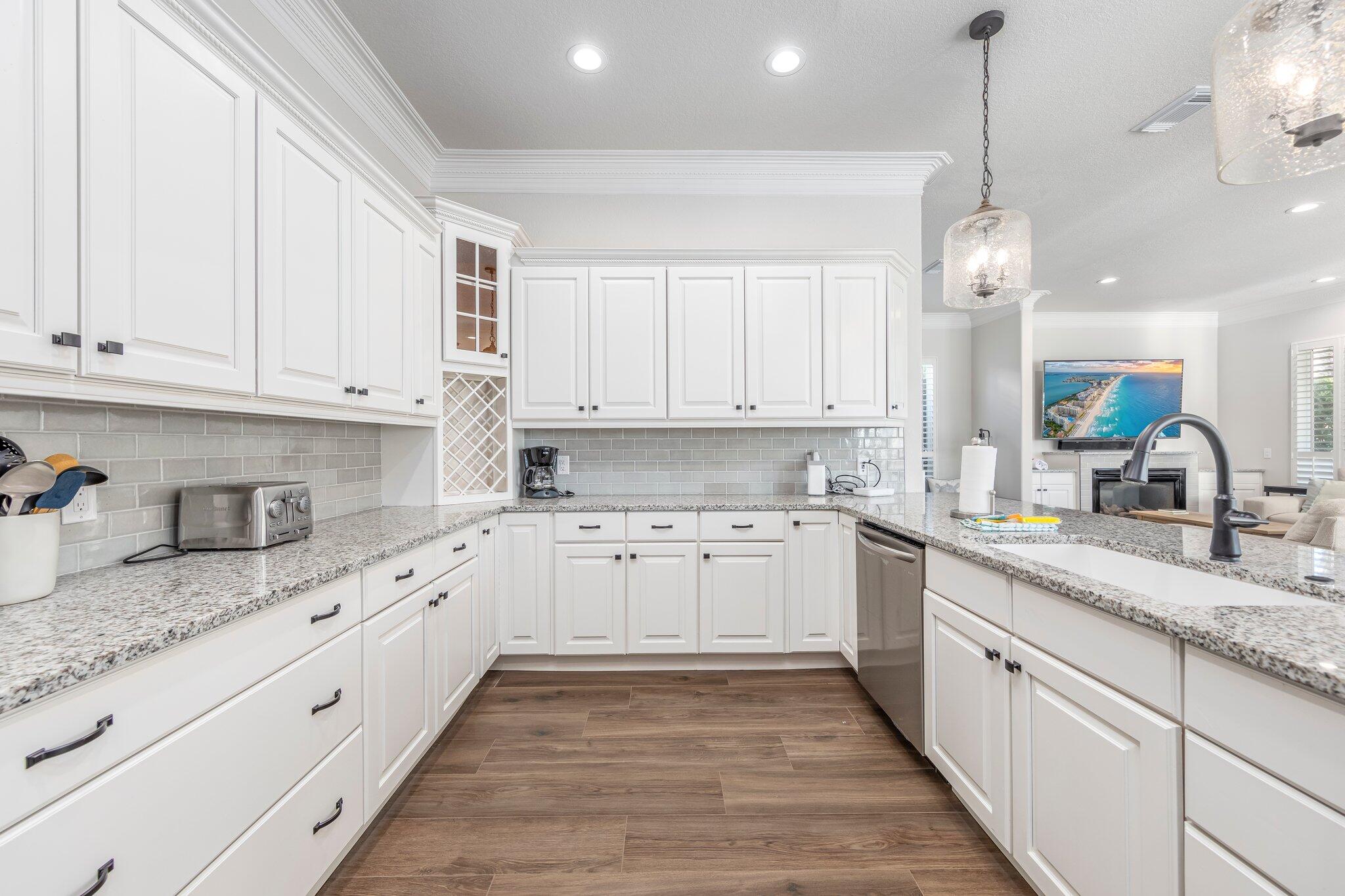 CRYSTAL SHORES - Residential