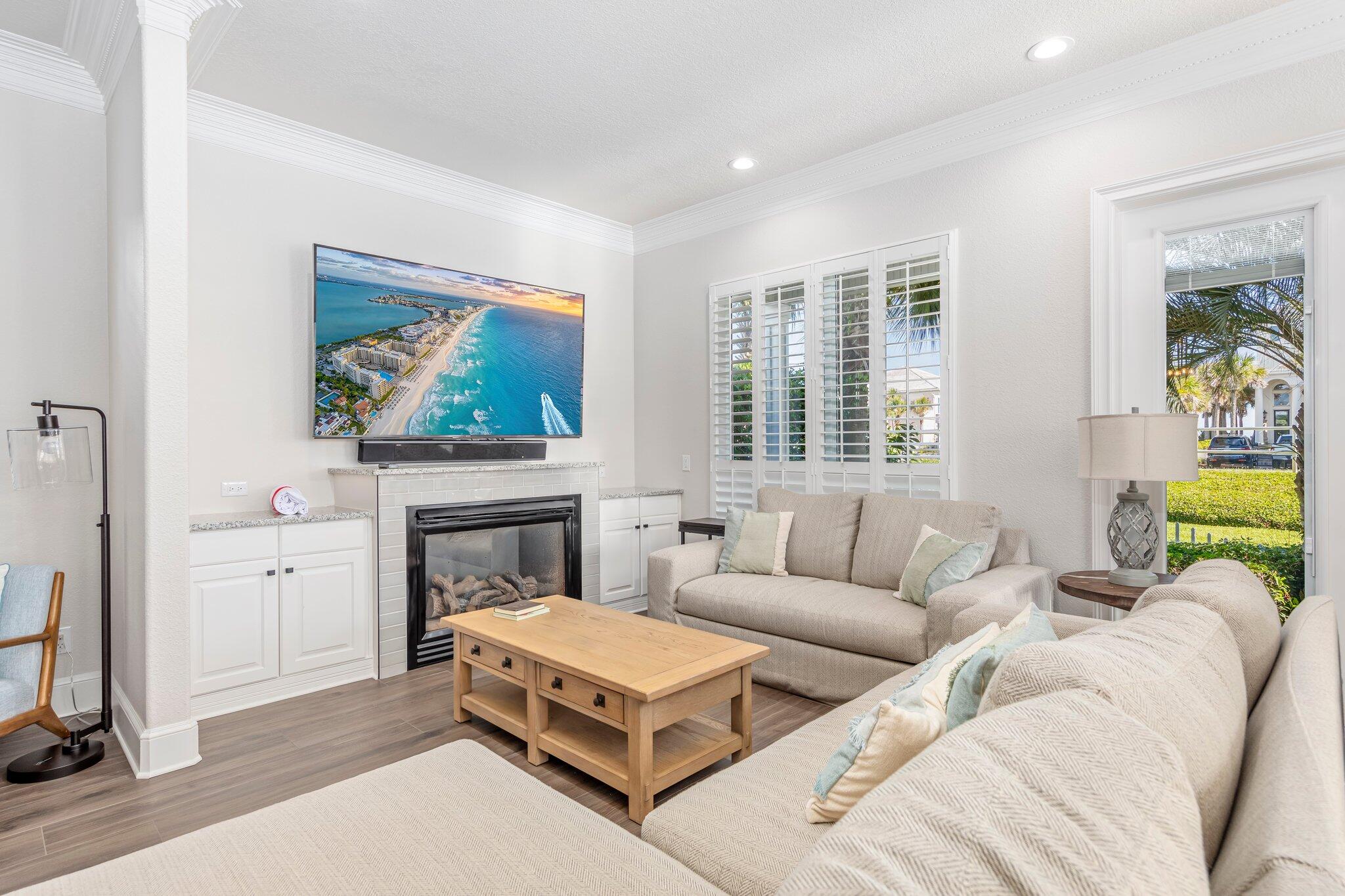 CRYSTAL SHORES - Residential