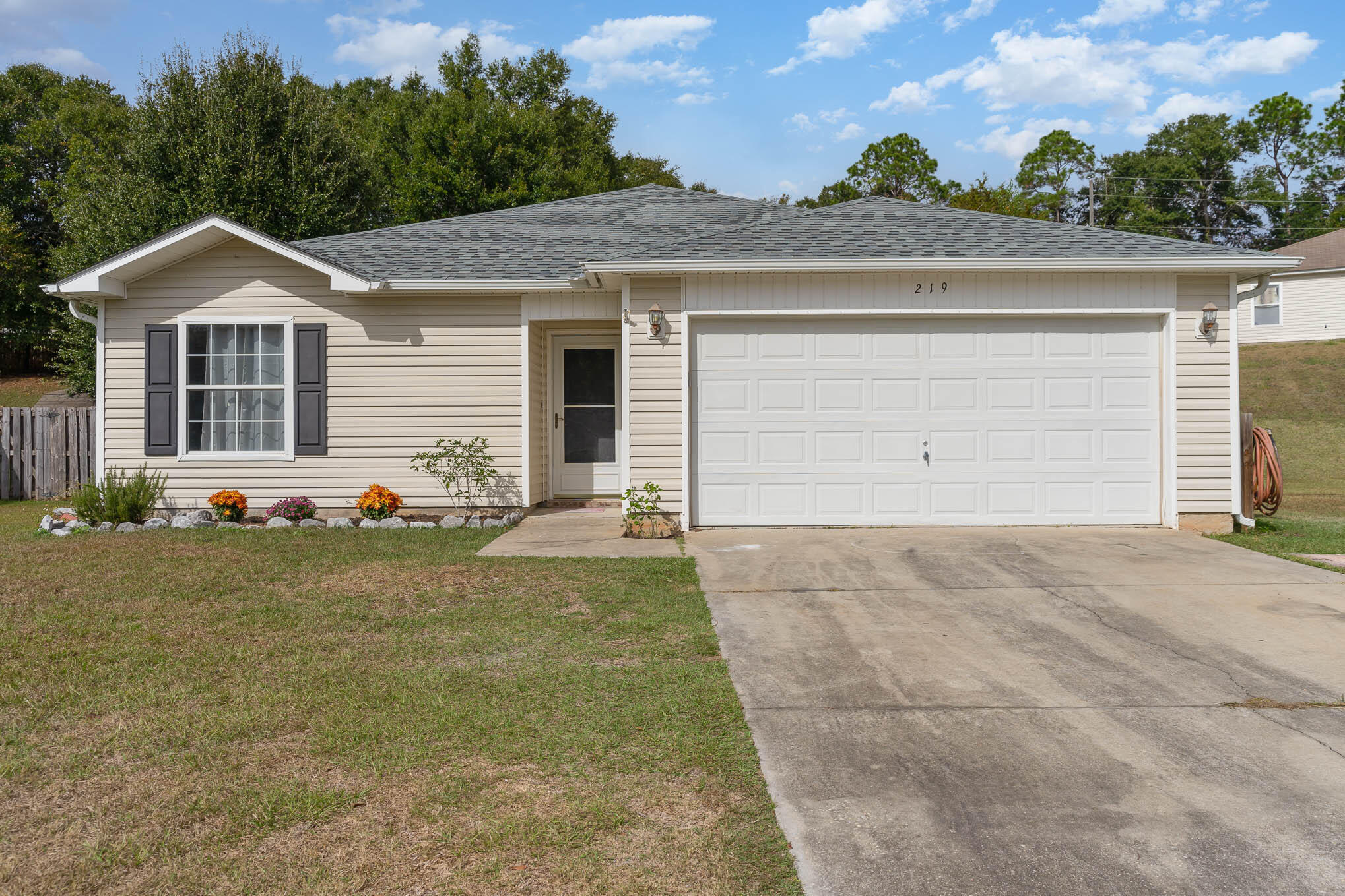 Come take a look at this updated 4 bedroom home. This home has a new roof in 2021, stainless steel appliances and lives much larger than it's sq footage. Large living area with an open kitchen and breakfast bar. No popcorn or carpet here. 2 car garage and fenced back yard on a quiet cul-de-sac.Huge backyard and side yard. Only 11 miles to Duke Field or 7th Group and 23 miles to Eglin AFB. Close to shopping and restaurants. This affordable home is move in ready!