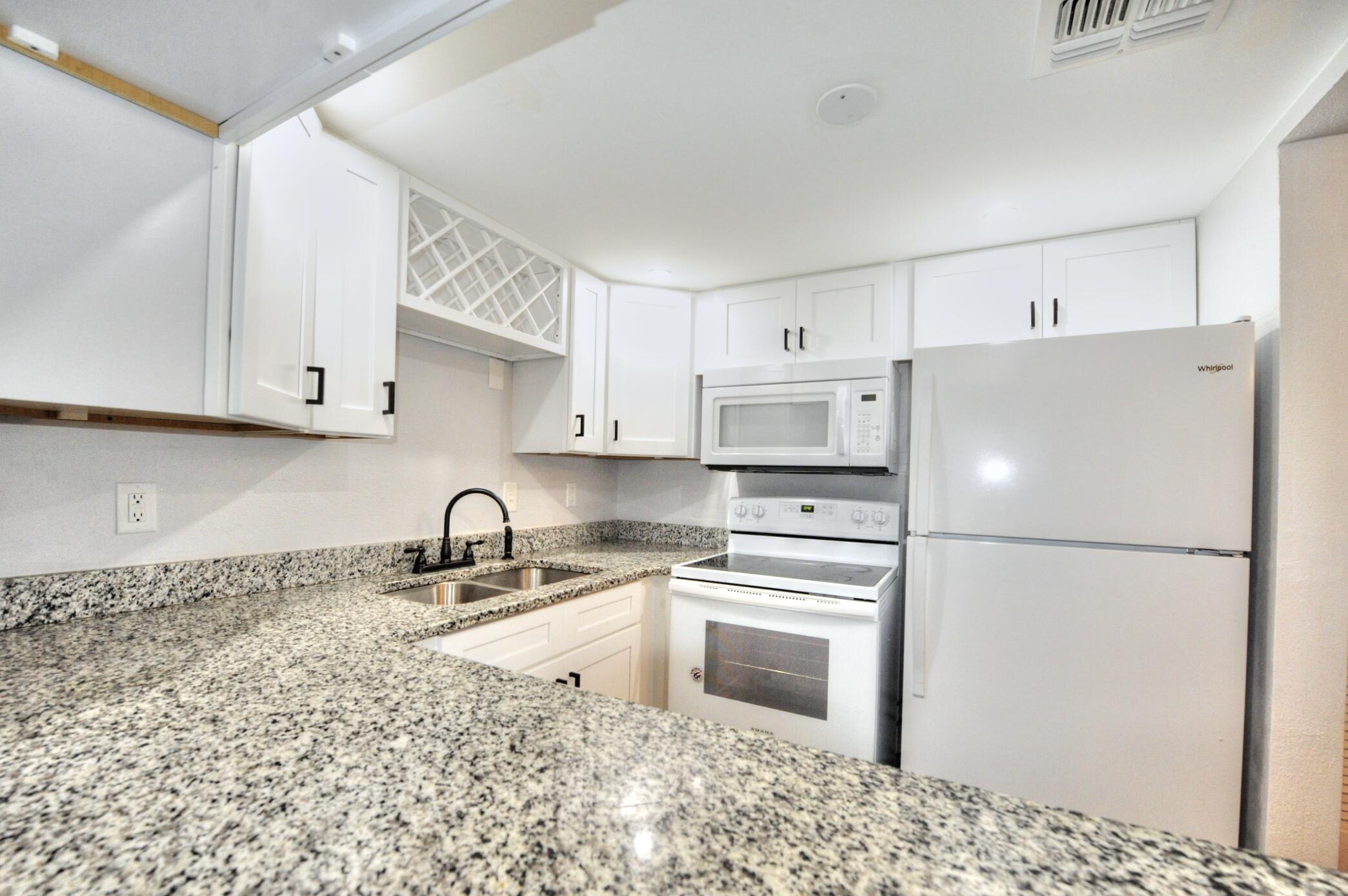 FINISTERRA CONDO - Residential