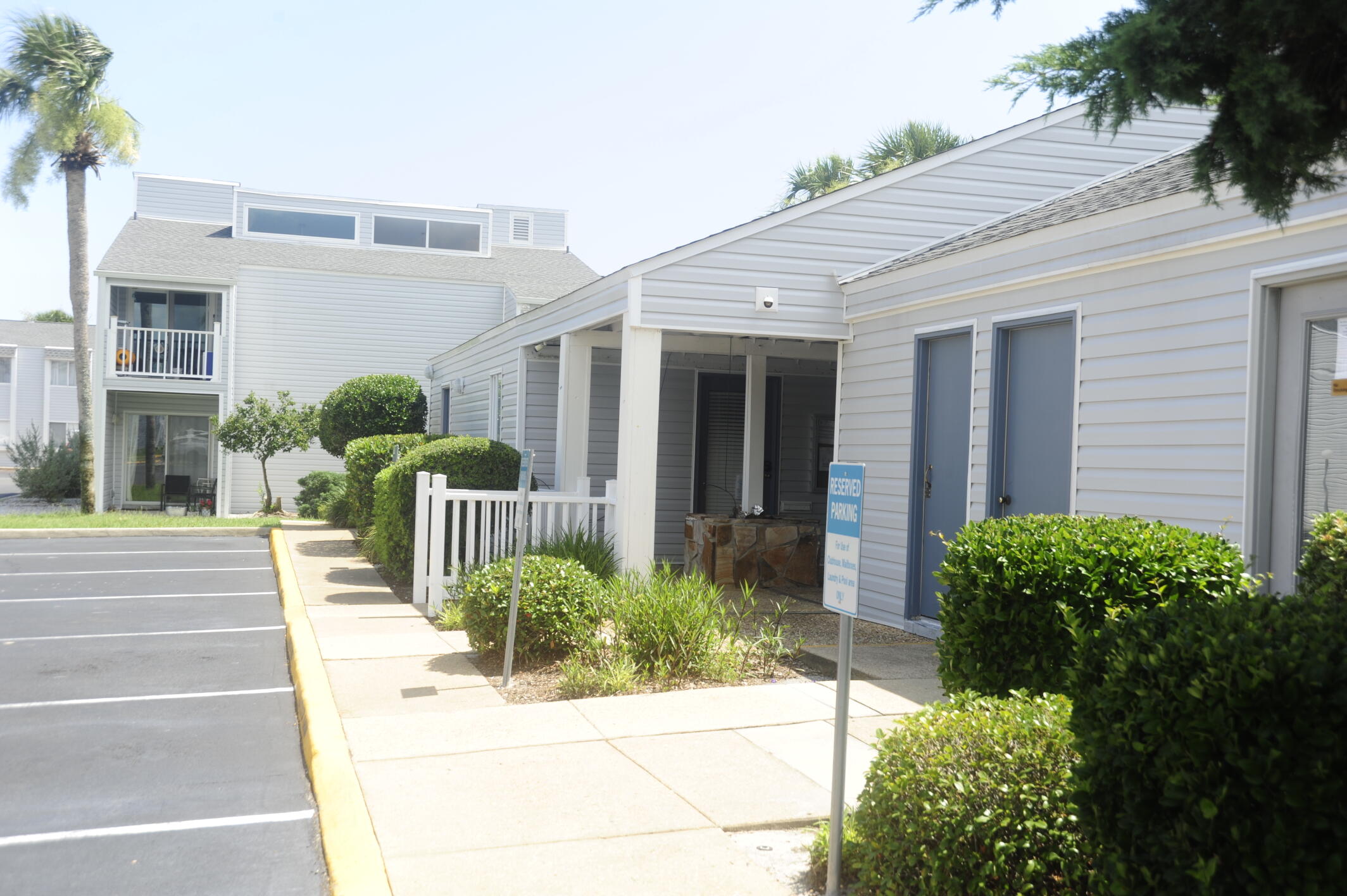 FINISTERRA CONDO - Residential