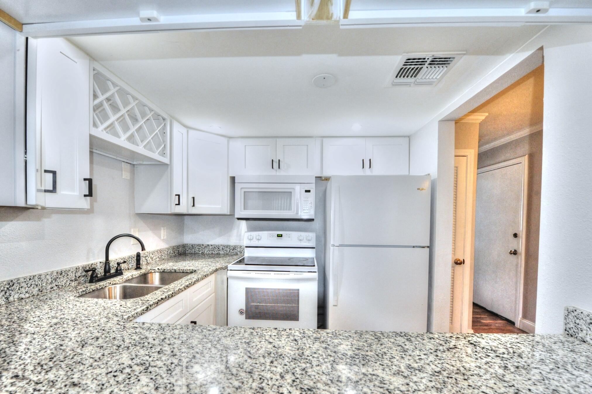 FINISTERRA CONDO - Residential