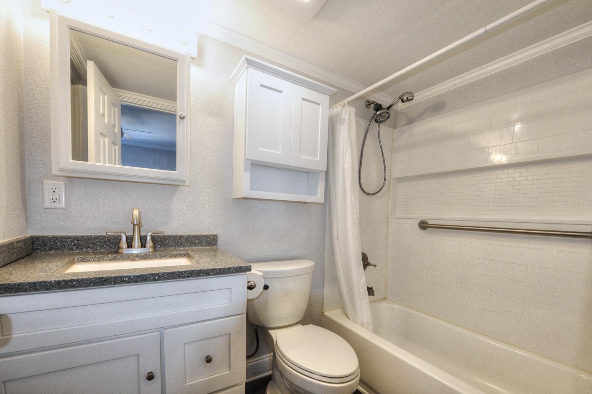 FINISTERRA CONDO - Residential