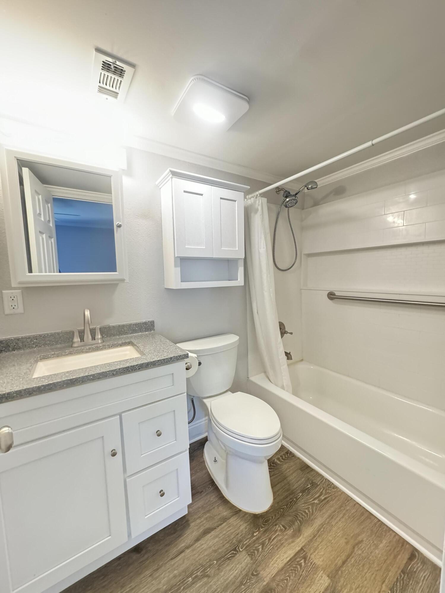 FINISTERRA CONDO - Residential