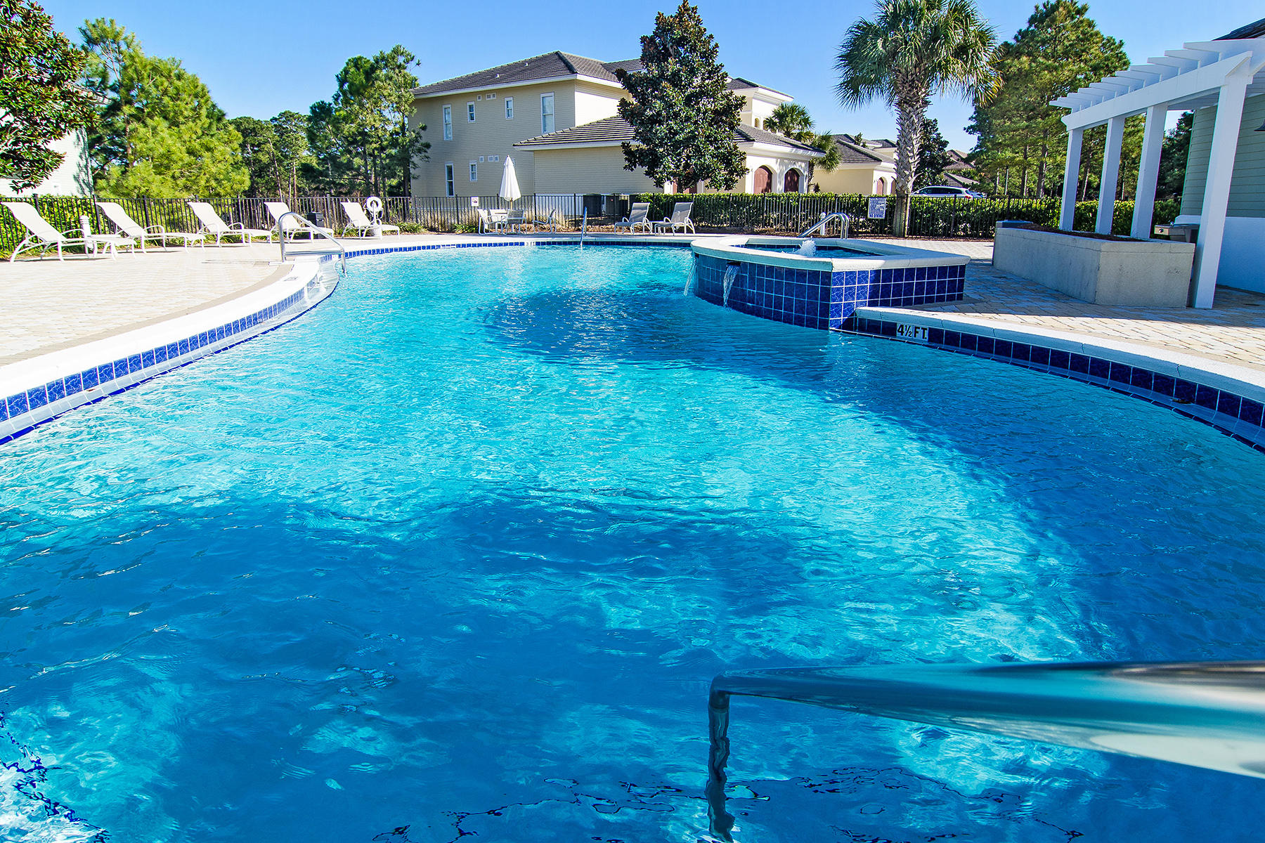 PINE RIDGE VILLAS - Residential