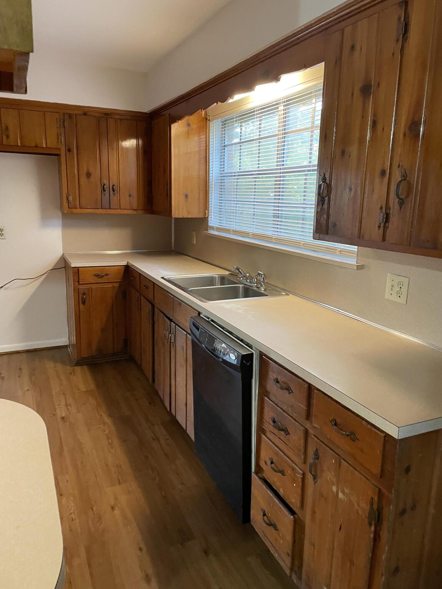 COLONY ESTATES - Residential Lease