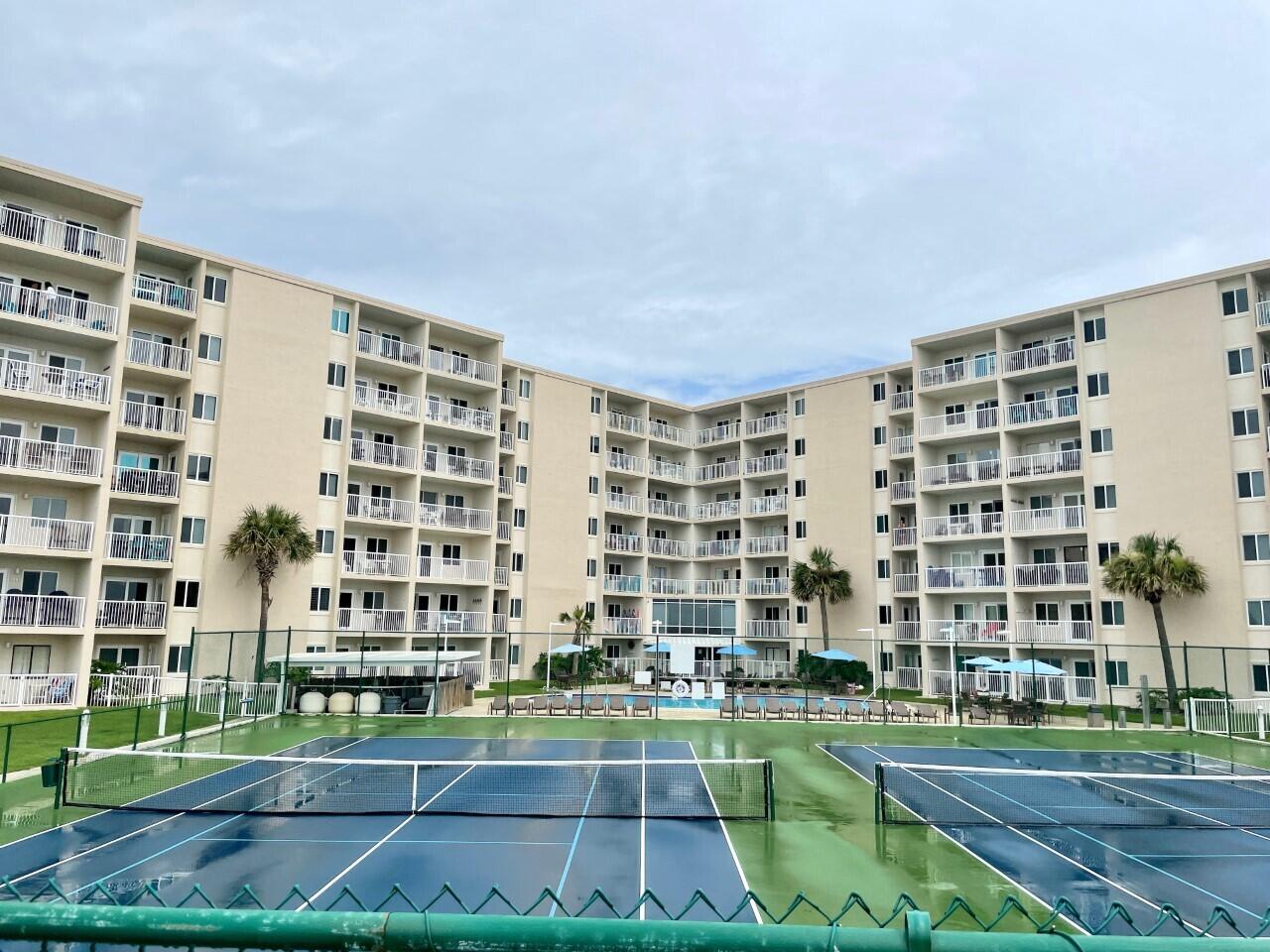 HOLIDAY SURF & RACQUET CLUB - Residential