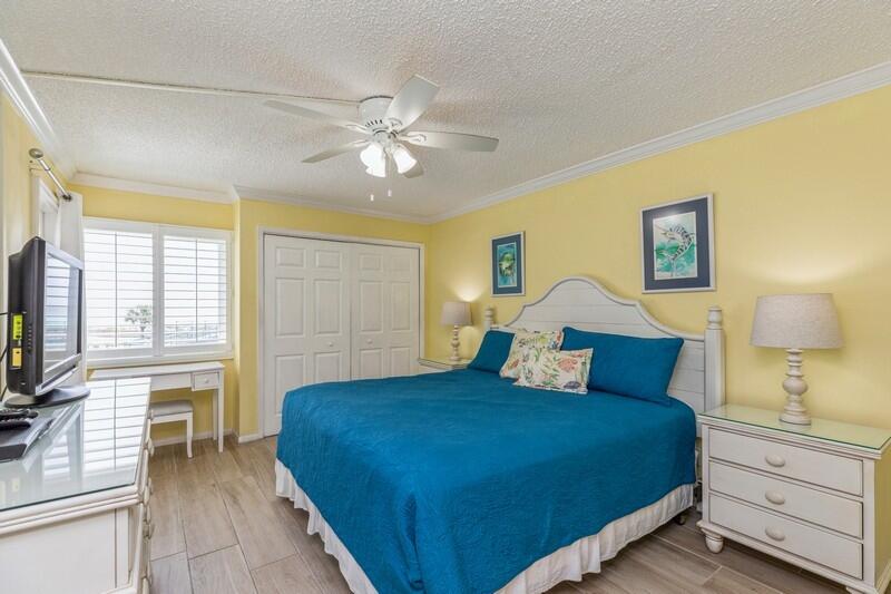 HOLIDAY SURF & RACQUET CLUB - Residential