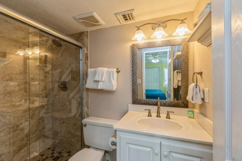 HOLIDAY SURF & RACQUET CLUB - Residential