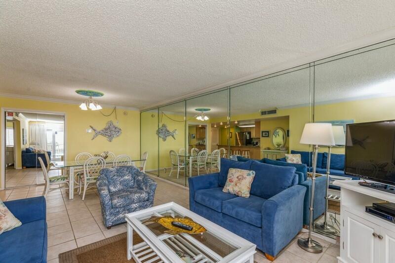 HOLIDAY SURF & RACQUET CLUB - Residential