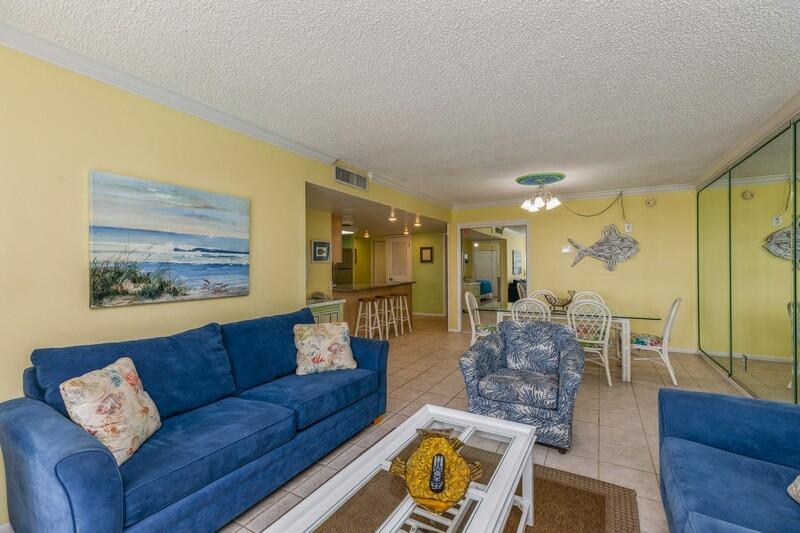 HOLIDAY SURF & RACQUET CLUB - Residential