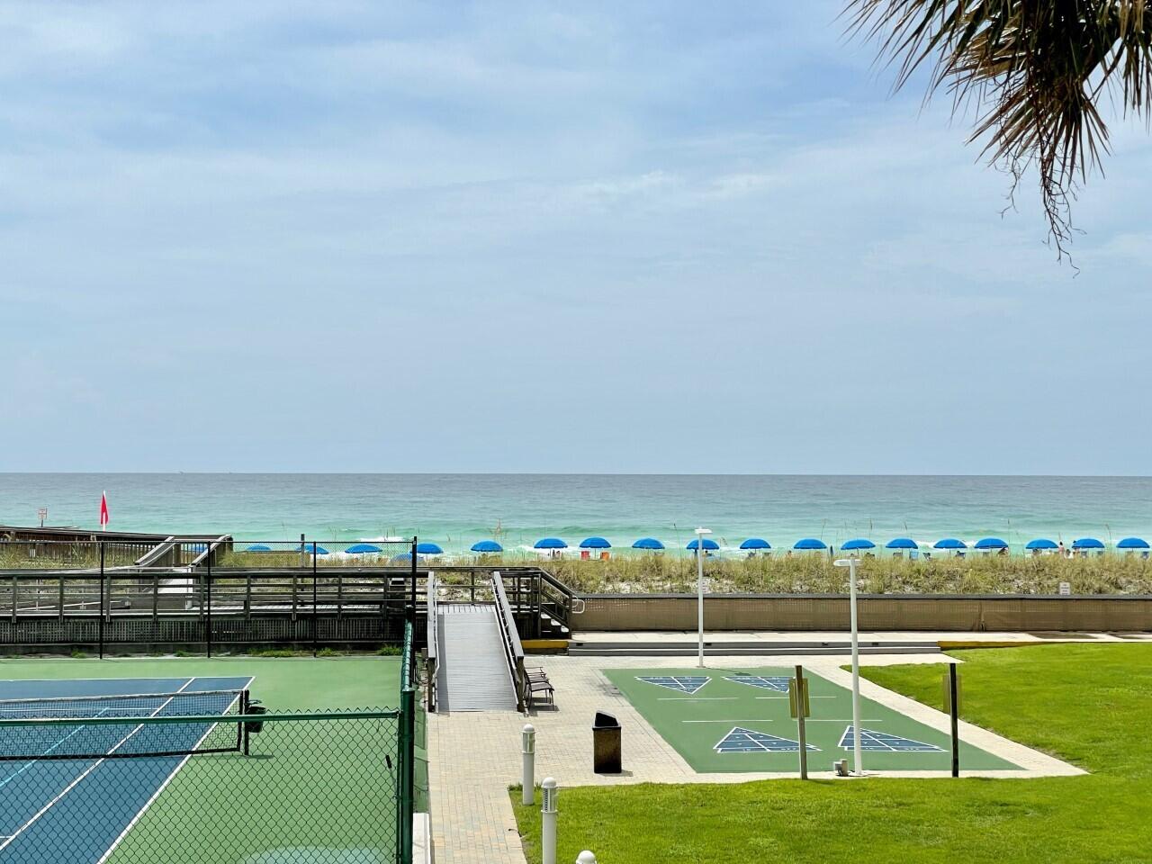 HOLIDAY SURF & RACQUET CLUB - Residential