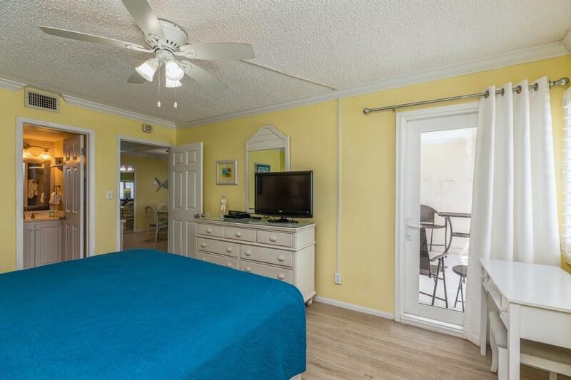 HOLIDAY SURF & RACQUET CLUB - Residential