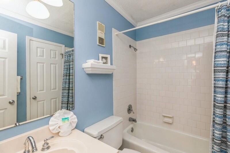 HOLIDAY SURF & RACQUET CLUB - Residential