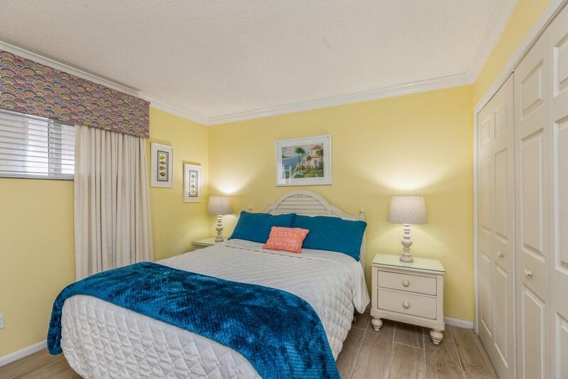 HOLIDAY SURF & RACQUET CLUB - Residential