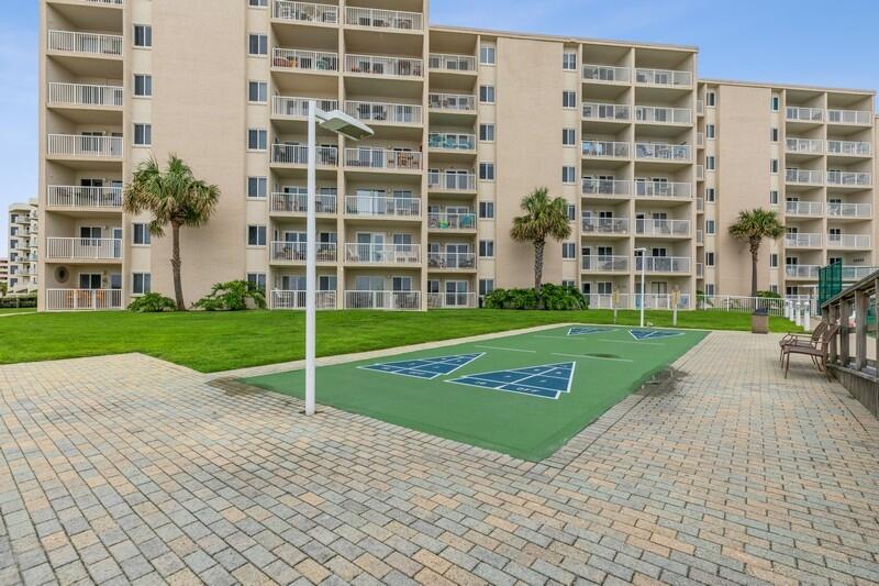 HOLIDAY SURF & RACQUET CLUB - Residential