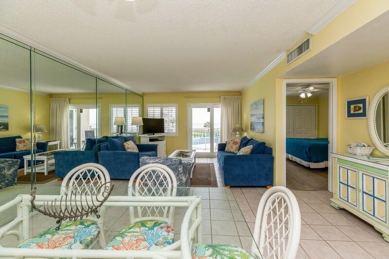 HOLIDAY SURF & RACQUET CLUB - Residential
